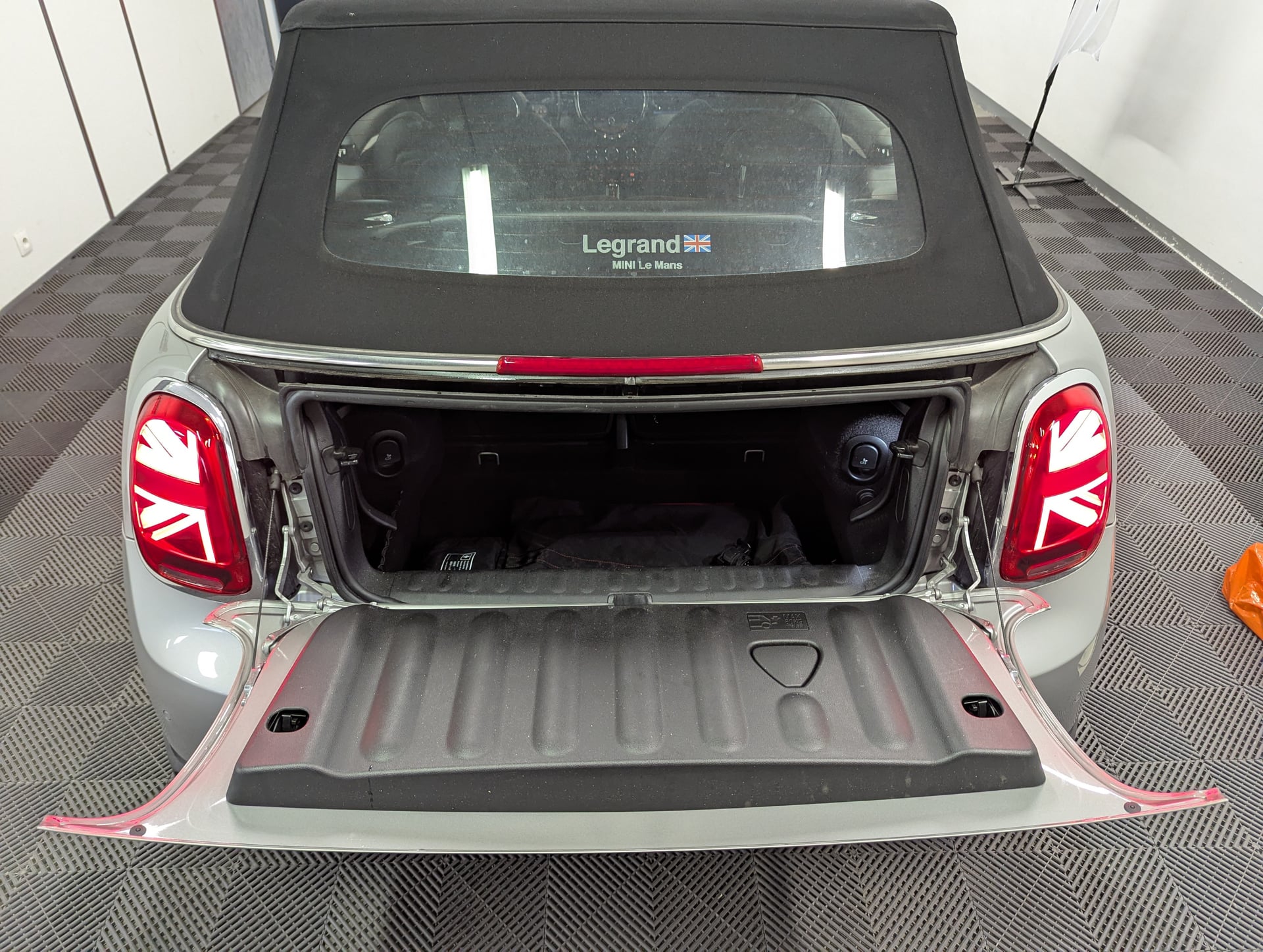 Mini Cooper (F57) CABRIOLET 1.5 COOPER Essential BVA7 — 27
