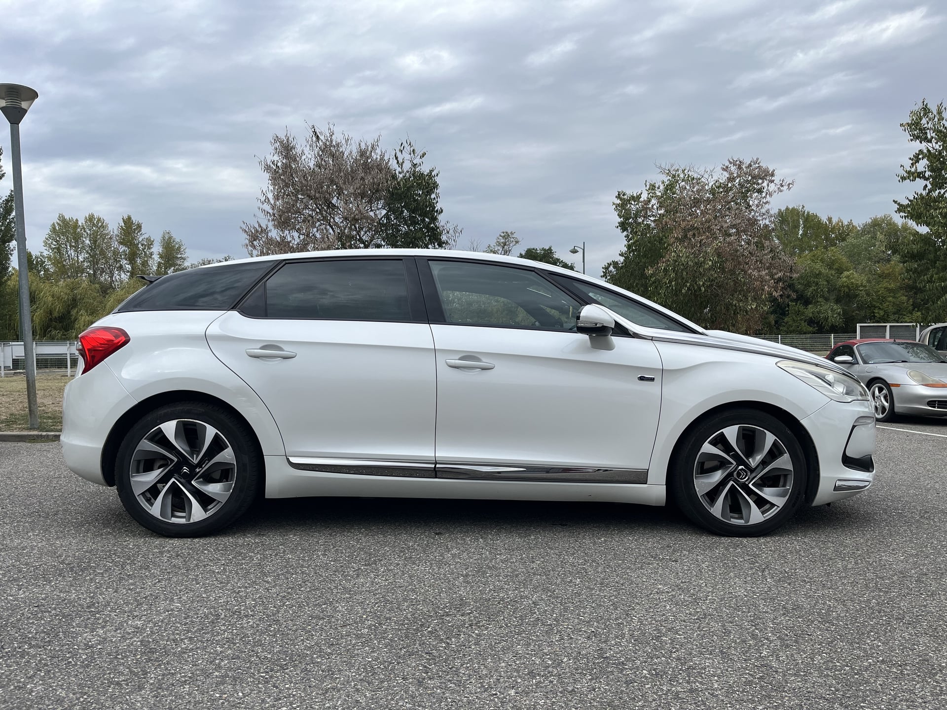Citroen DS5 2.0 HDI SPORT CHIC FULL OPTION - Hybrid 4x4 - distribution à jour — 2