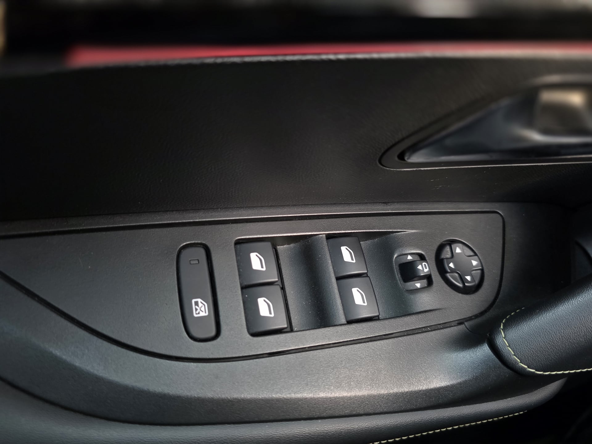Peugeot 2008 1.5 BLUEHDI 130 GT — 30
