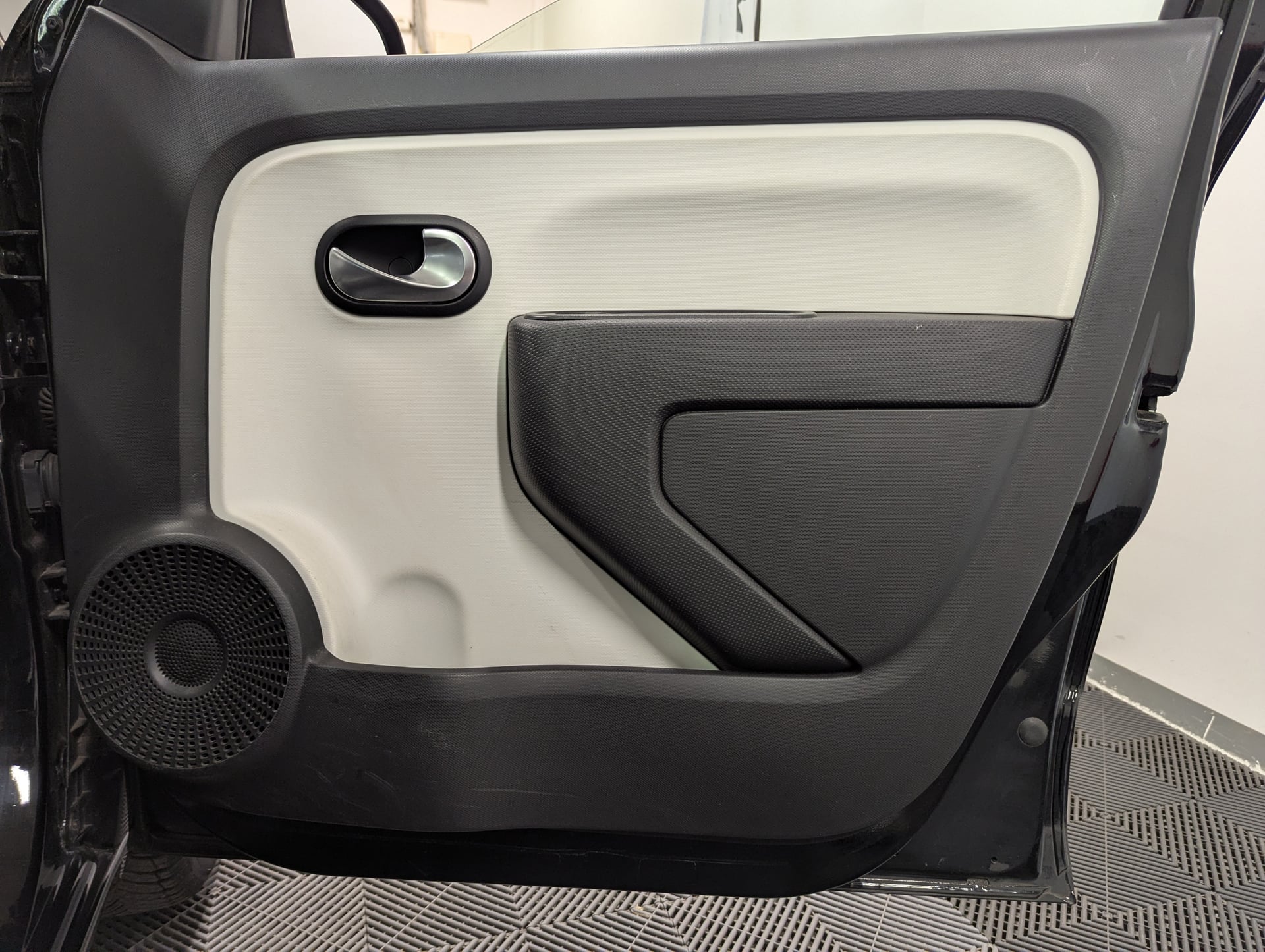 Renault Twingo TCE 110 EDC LIMITED — 24