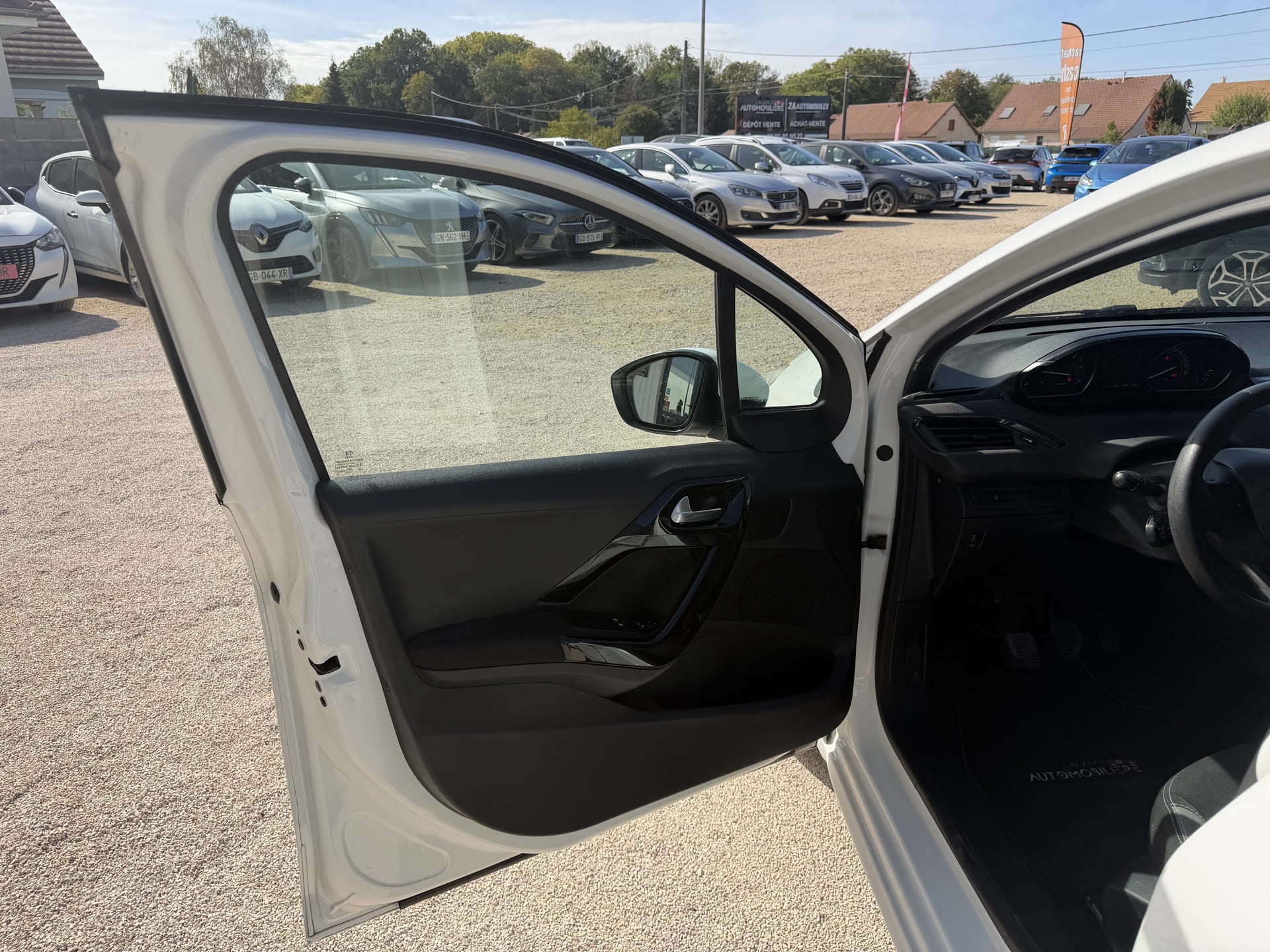 Peugeot 208 1.6 BlueHdi 75ch BVM5 — 22