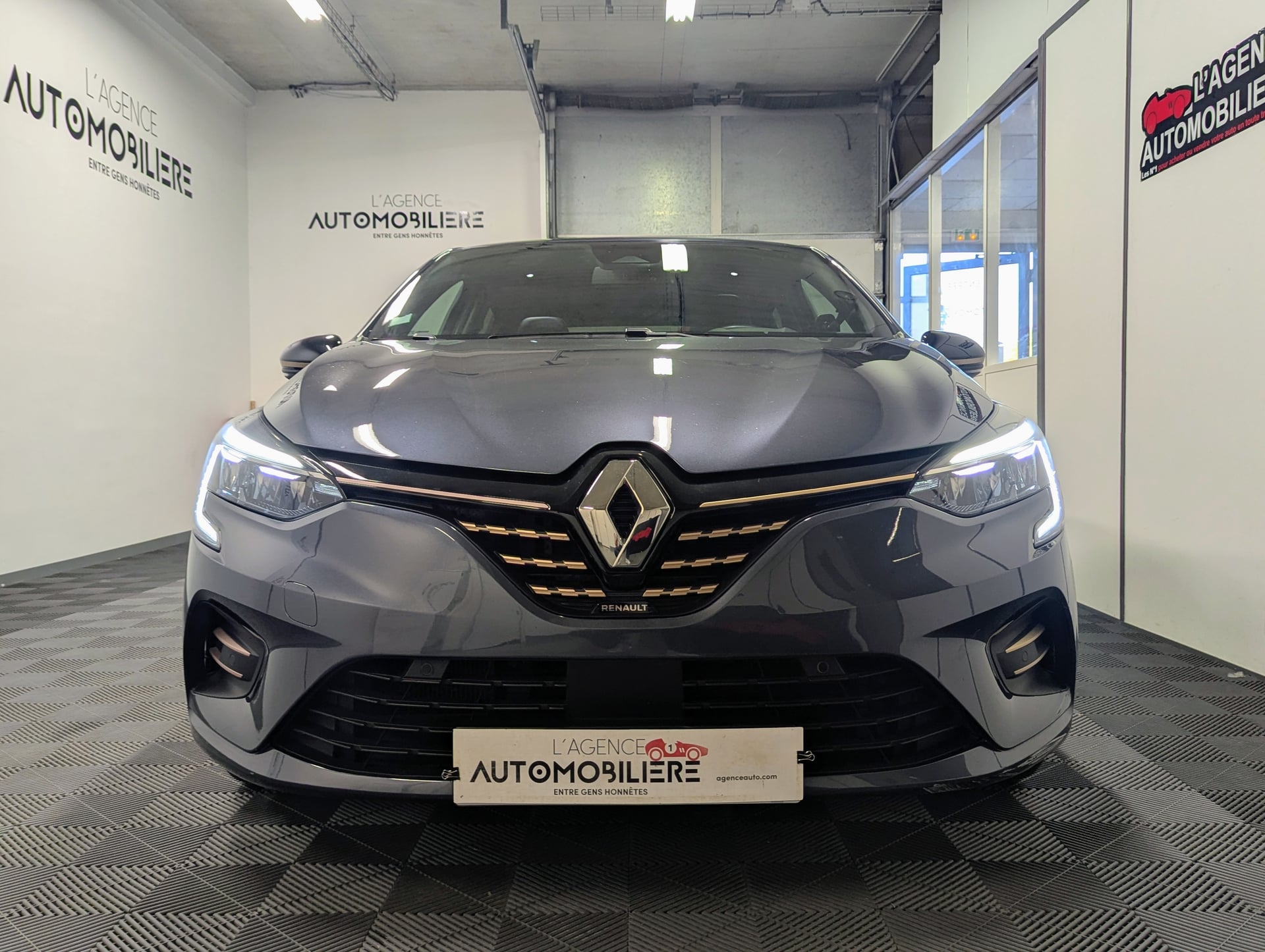 Renault Renault Clio 5 Lutecia E-Tech Hybride — 2