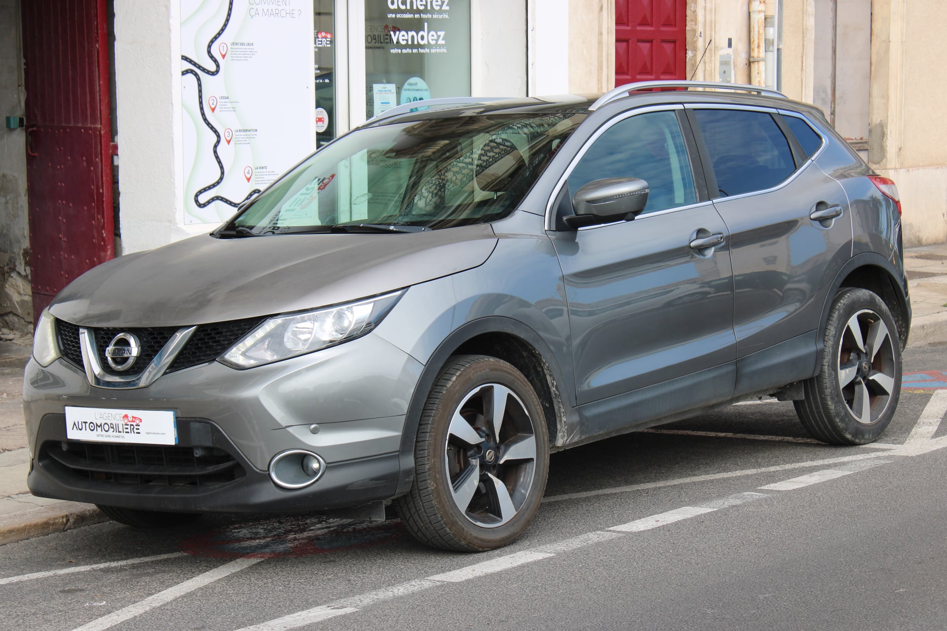 Nissan Qashqai 1.6 dCi 130ch N-Connecta ( Caméra de recul, Toit panoramique, Moteur à chaîne ... )