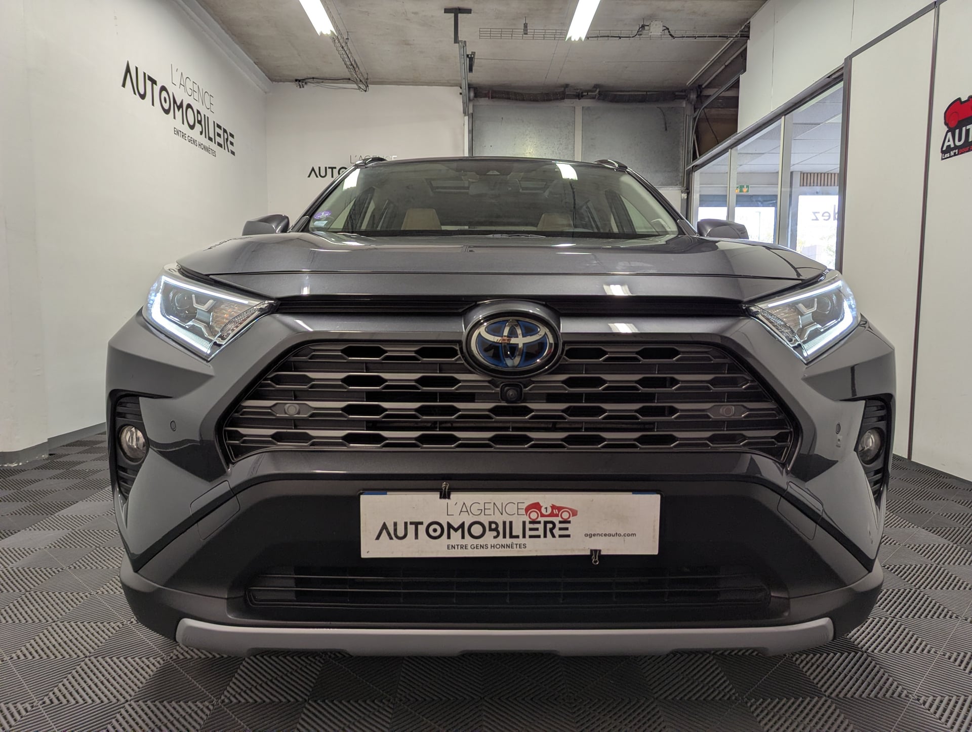 Toyota RAV4 Hybrid AWD-I E-CVT 177 cv Lounge — 2