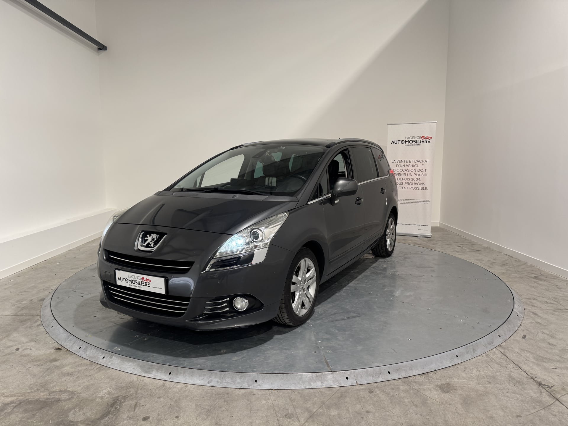 Peugeot 5008 1.6l HDI 112ch Allure 7pl / Cuir / GPS / Toit pano