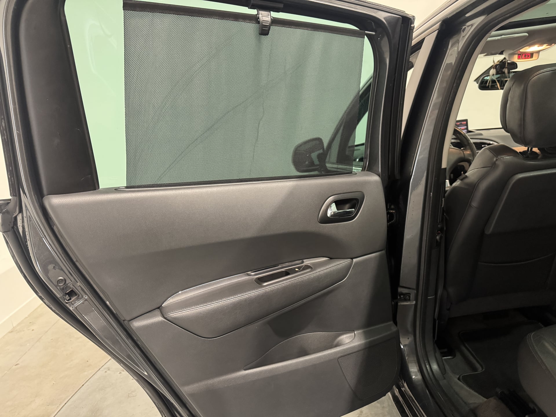 Peugeot 5008 1.6l HDI 112ch Allure 7pl / Cuir / GPS / Toit pano — 37