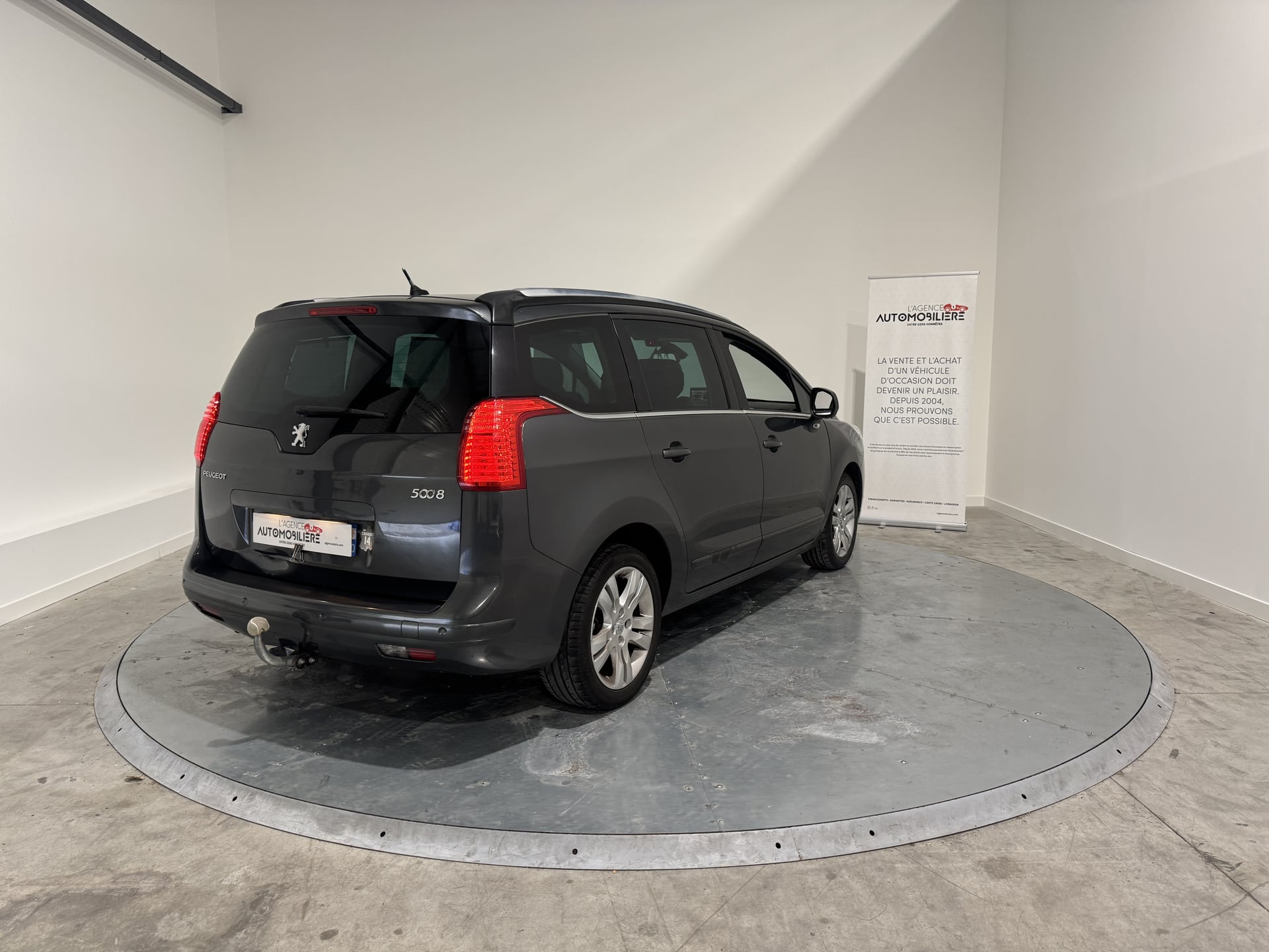 Peugeot 5008 1.6l HDI 112ch Allure 7pl / Cuir / GPS / Toit pano — 2