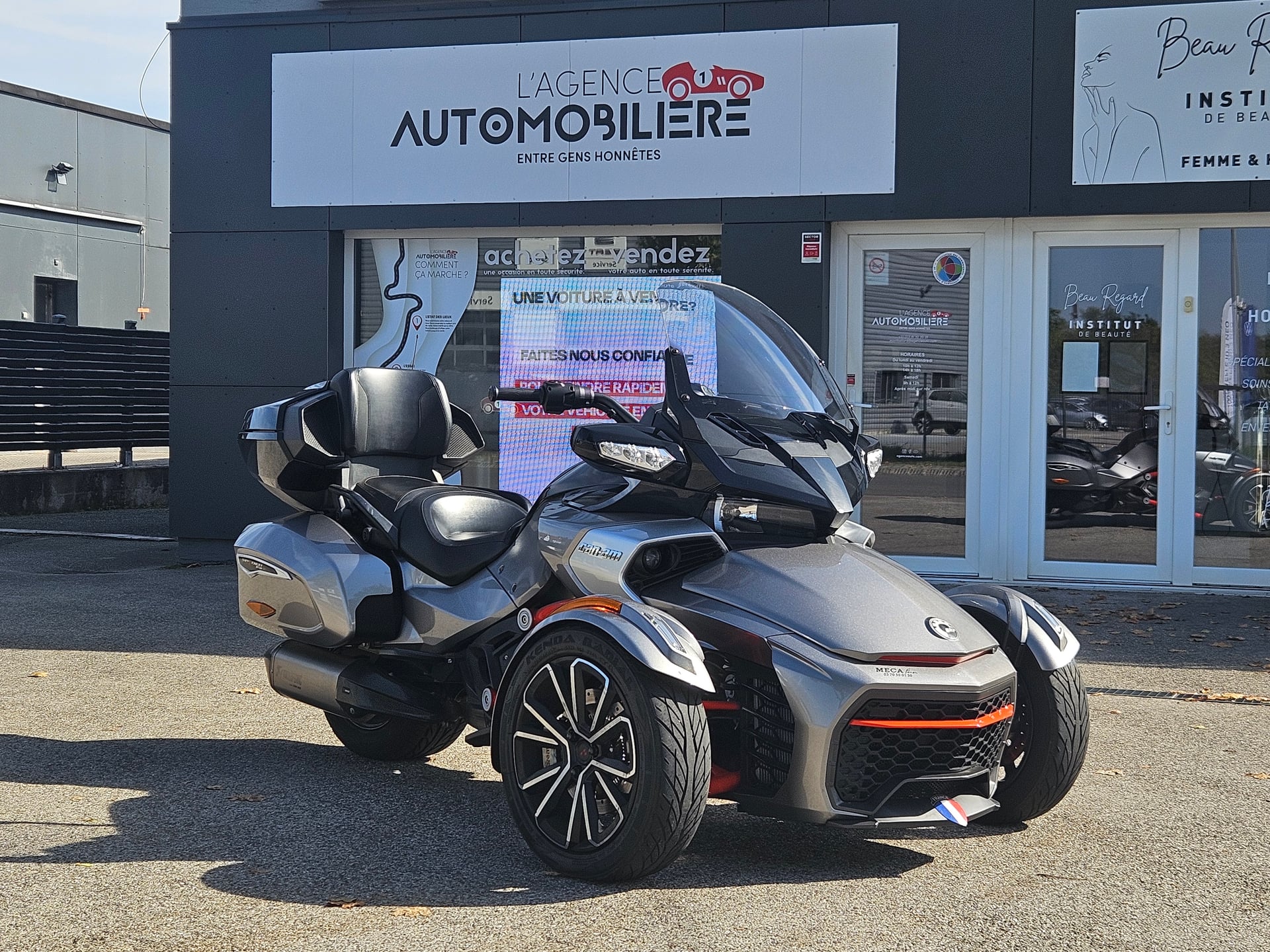 CAN-AM Spyder SPYDER F3-T (Touring - Pare Brise - Top Case - 