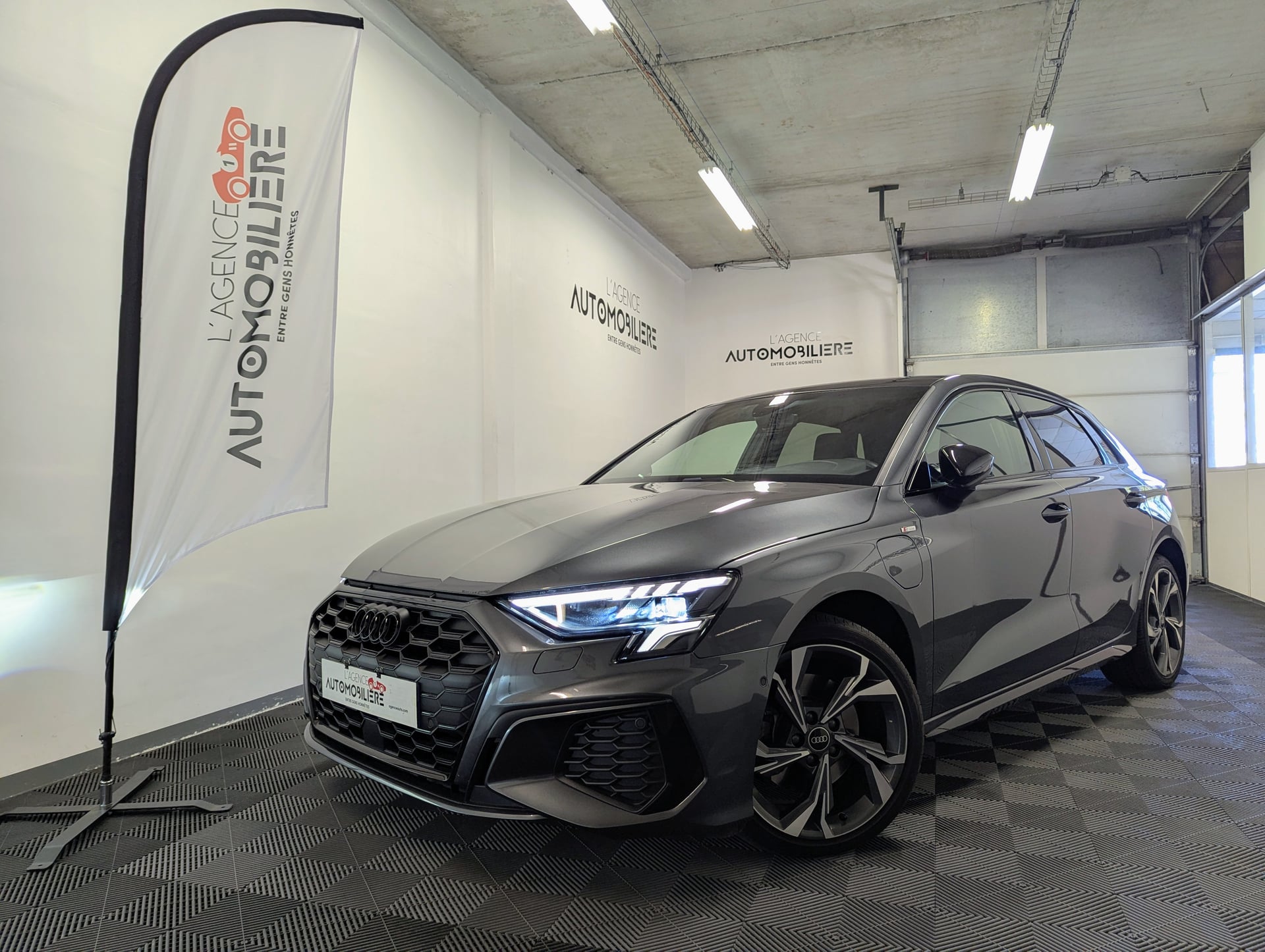 Audi A3 204 CH - S-Tronic - S line / CAMERA DE RECUL / APPLE CARPLAY