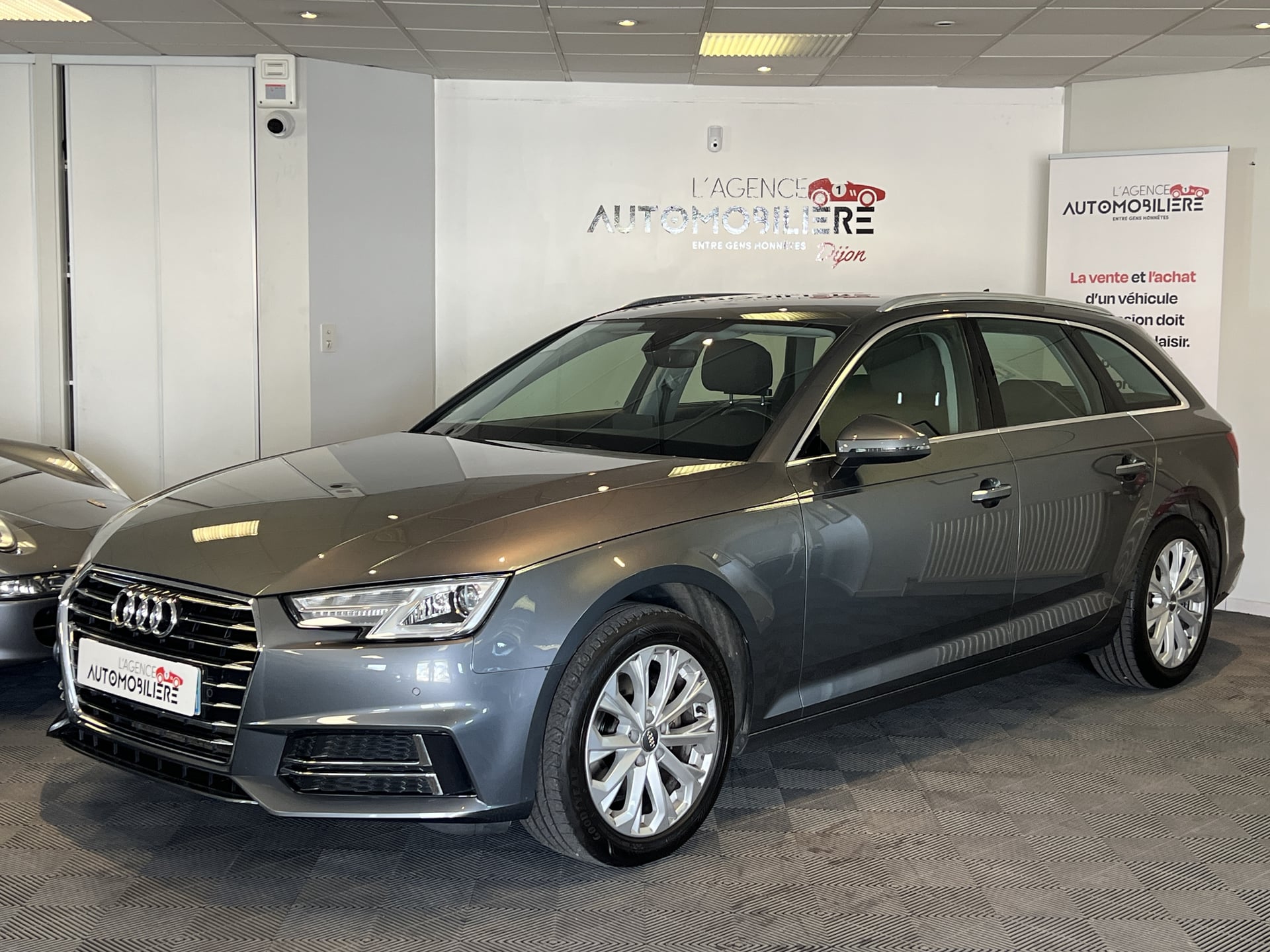 Audi A4 Avant 35 2.0 TFSi  Mild Hybrid 150 CV Design Stage 1 Ethanol -  Caméra - CarPlay - Keyless - Hayon Electrique