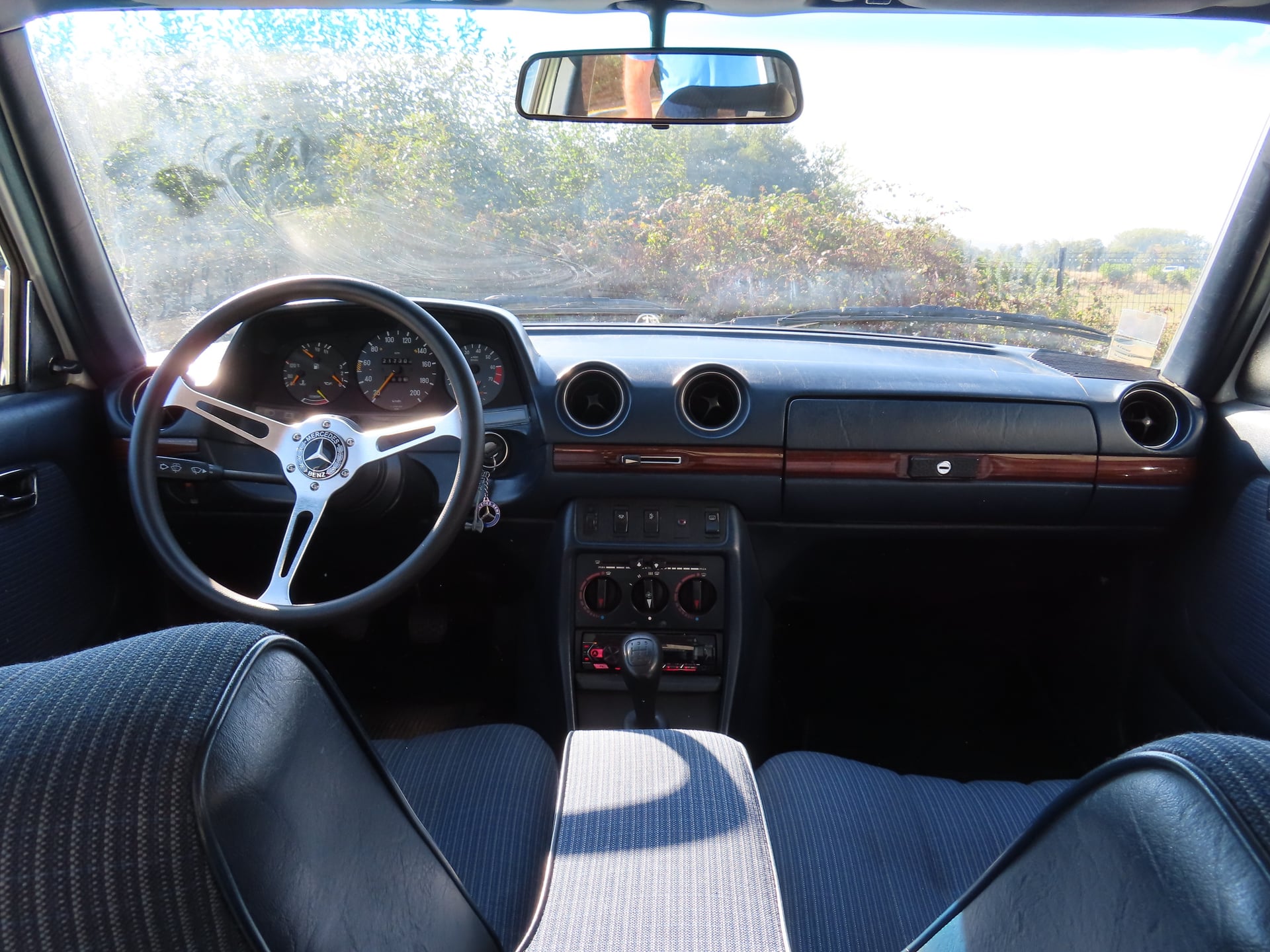 Mercedes-Benz 200 W123 Berline 230 E 2.3 136Cv — 15