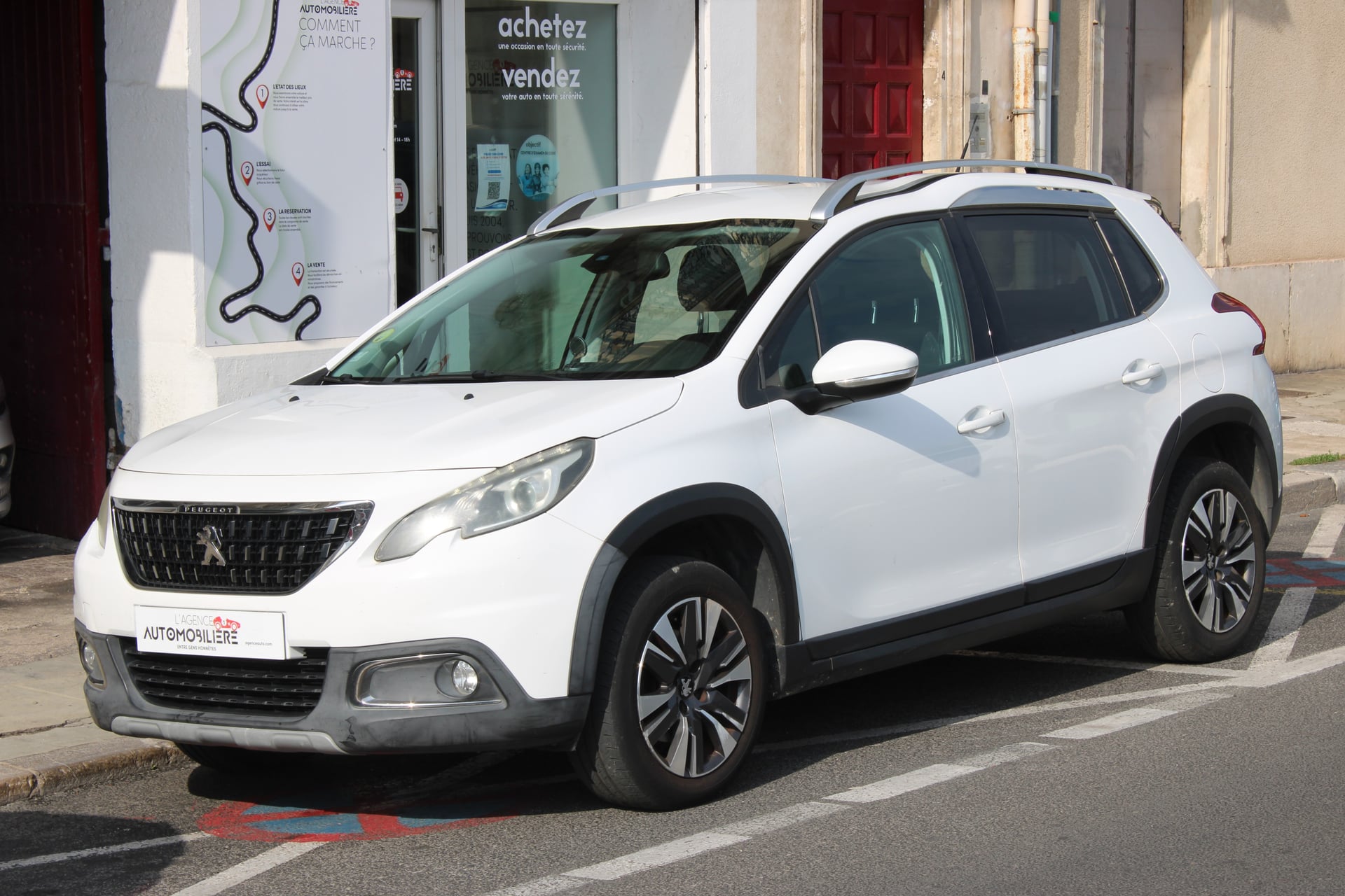 Peugeot 2008 1.6 BlueHDi 120 Allure ( Distribution changée, Radar Arr, GPS ... )