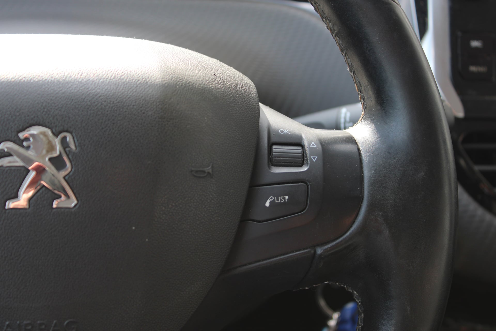 Peugeot 2008 1.6 BlueHDi 120 Allure ( Distribution changée, Radar Arr, GPS ... ) — 25
