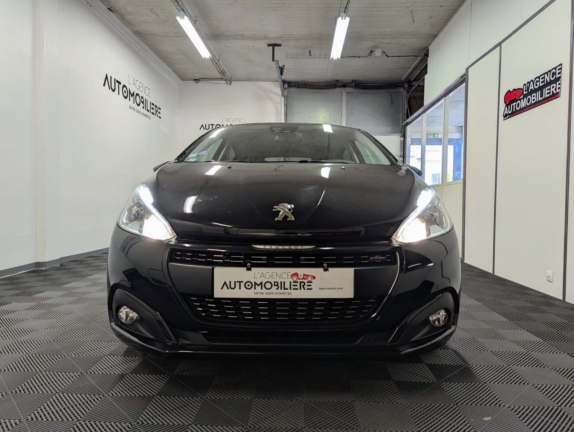 Peugeot 208 1.2 THP Puretech 12V EAT6 S&S 110 cv Boîte auto — 2