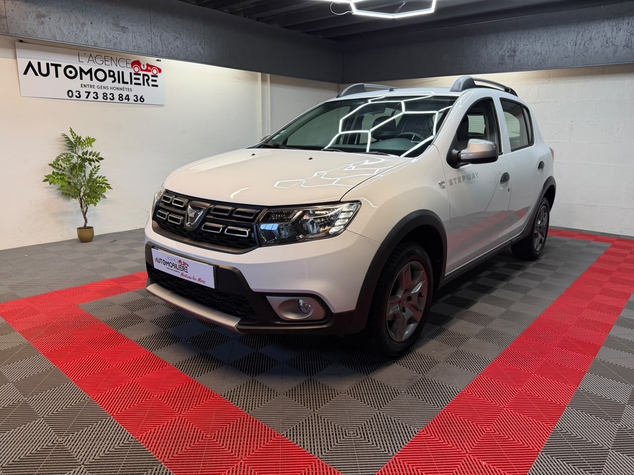Dacia Sandero 0.9 TCE 90 Stepway Essentiel - Carnet Complet Renault