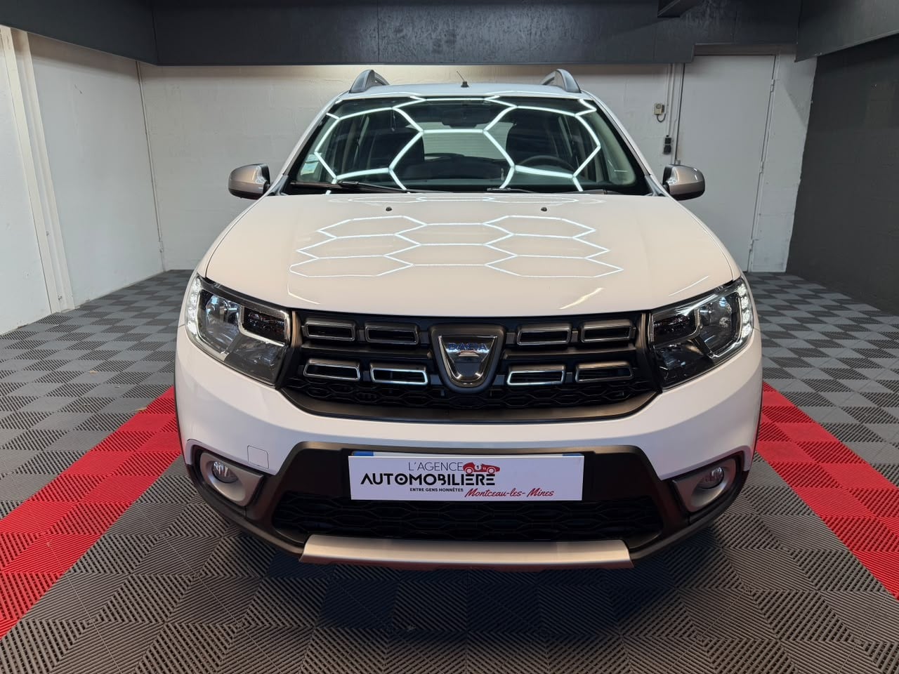 Dacia Sandero 0.9 TCE 90 Stepway Essentiel - Carnet Complet Renault — 2
