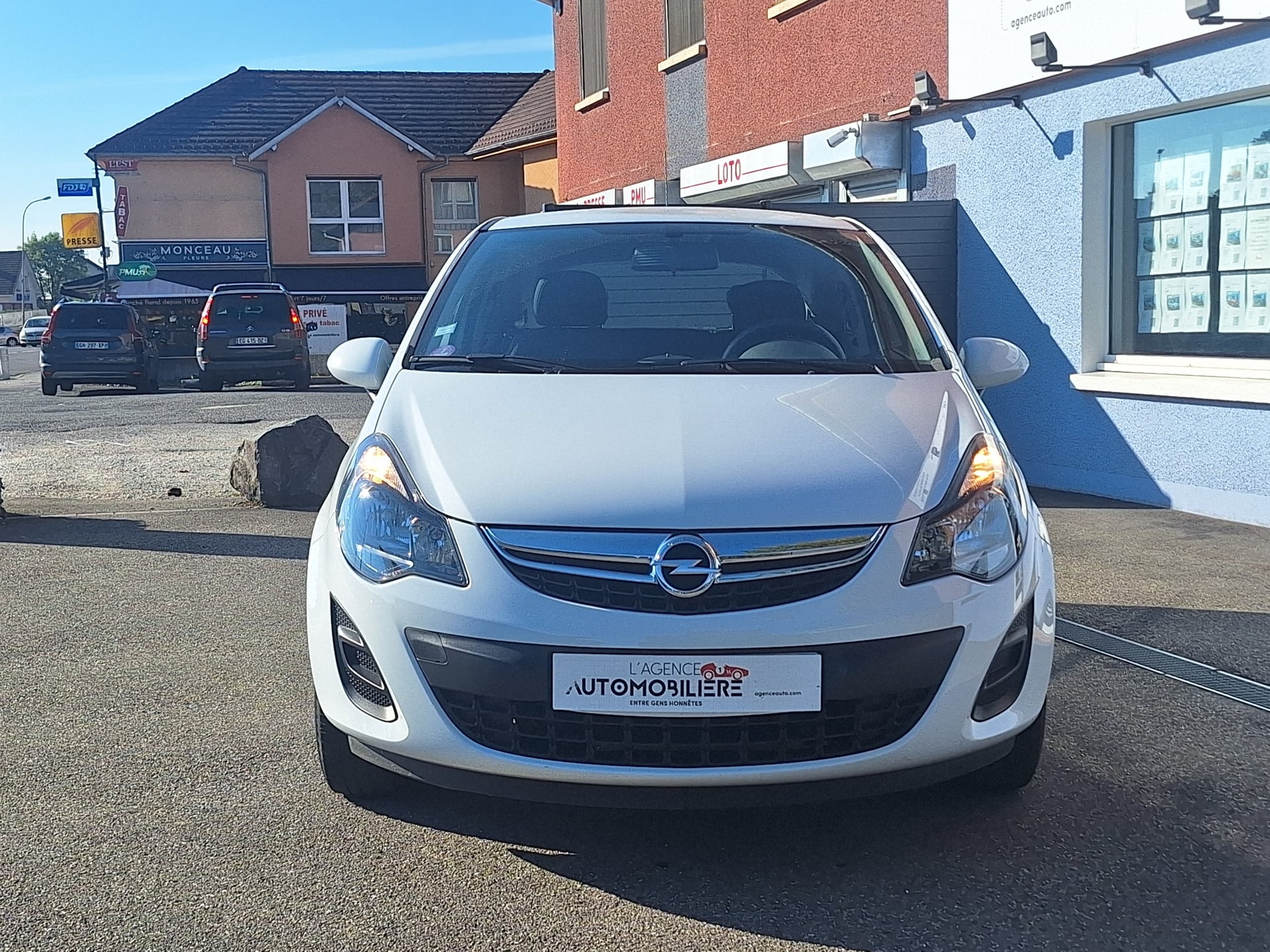 Opel Corsa 1.0 65 ch Graphite 3 portes 1ère main — 2