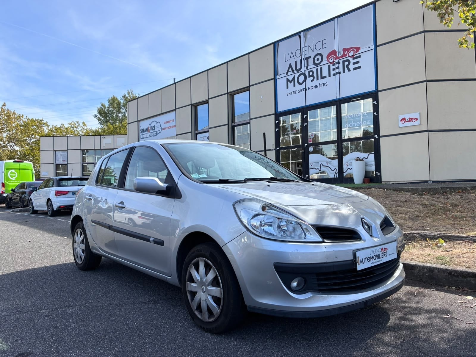 Renault Clio III 1.6 16V 110CH DYNAMIQUE AUTO