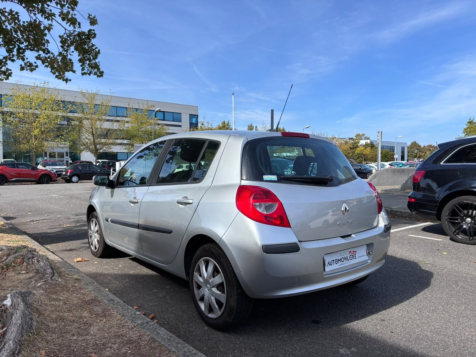 Renault Clio III 1.6 16V 110CH DYNAMIQUE AUTO — 2