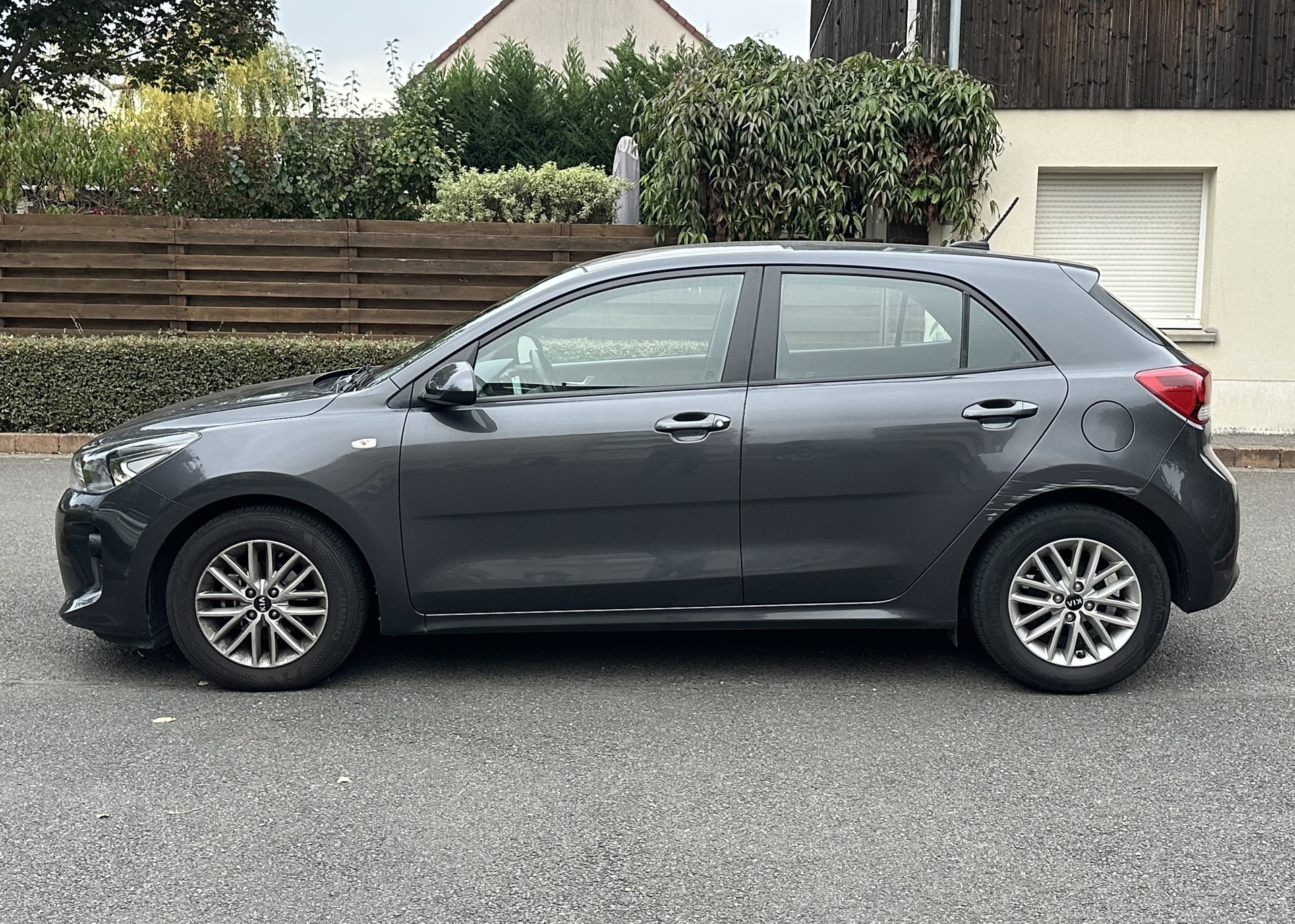Kia Rio IV 1.2 84 ISG LAUNCH EDITION — 2
