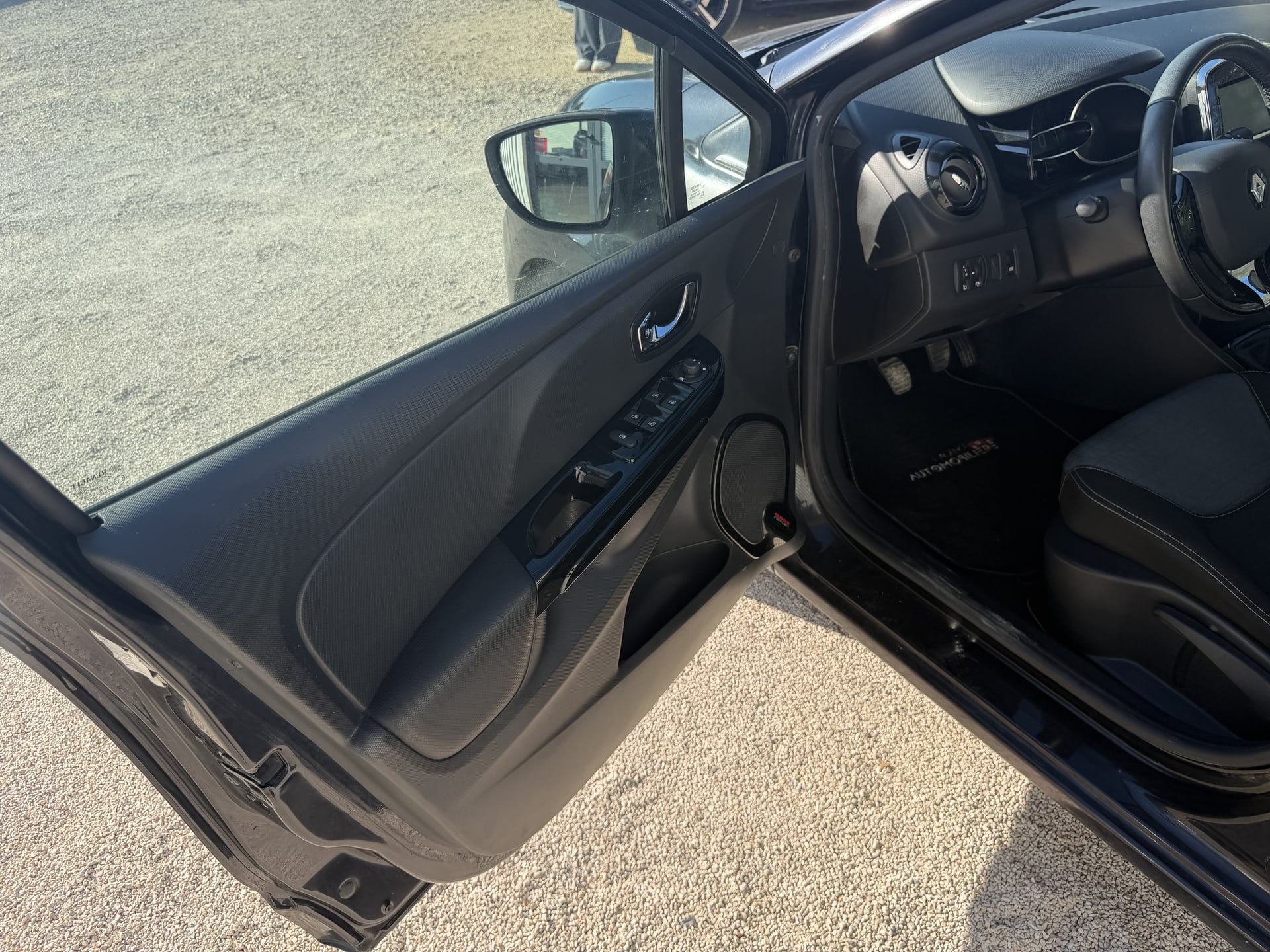 Renault Clio IV DCI 90 Energy Eco2 Dynamique — 25