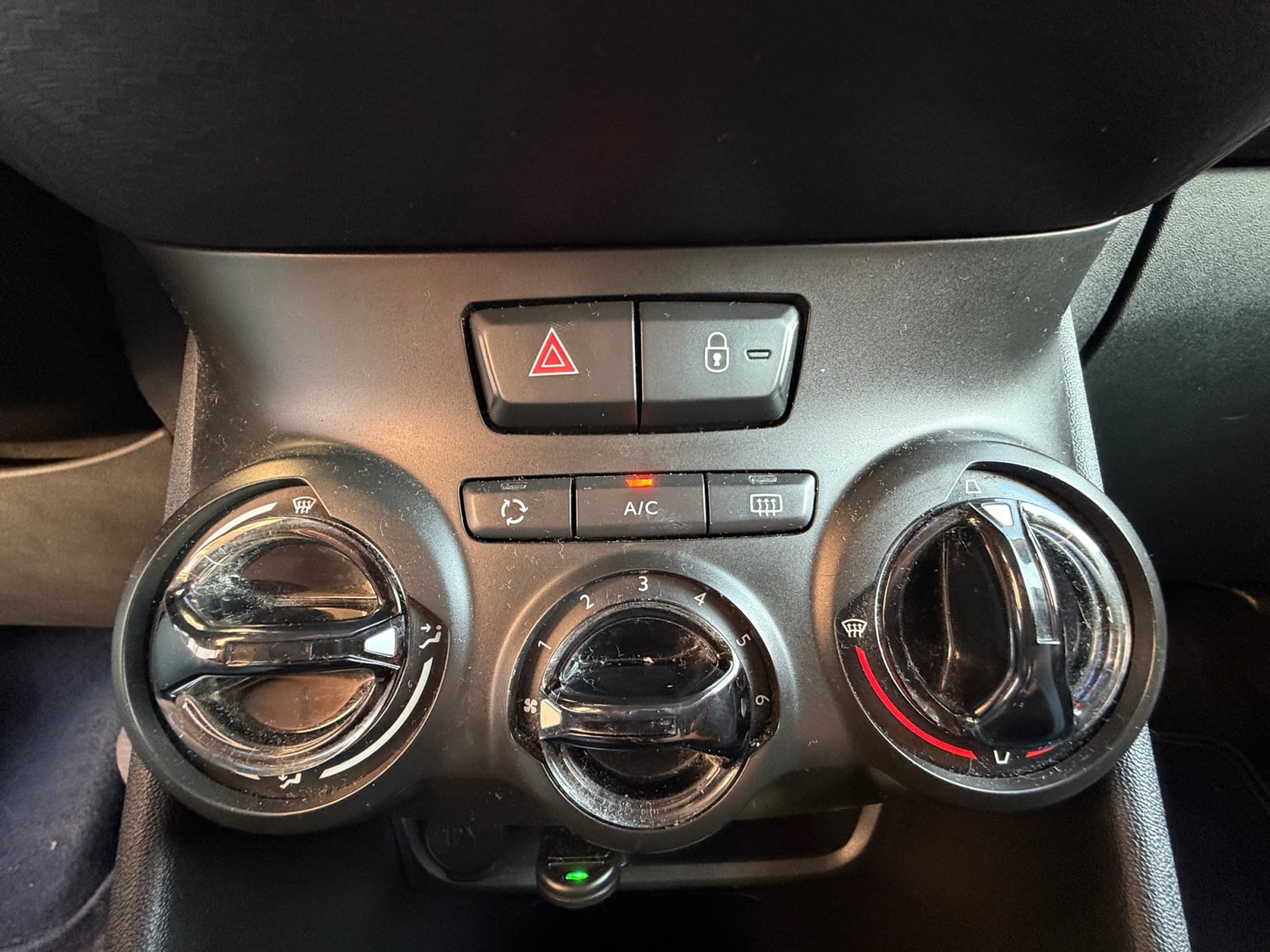 Peugeot 208 1.6 BlueHDi 75ch Style 5p — 23