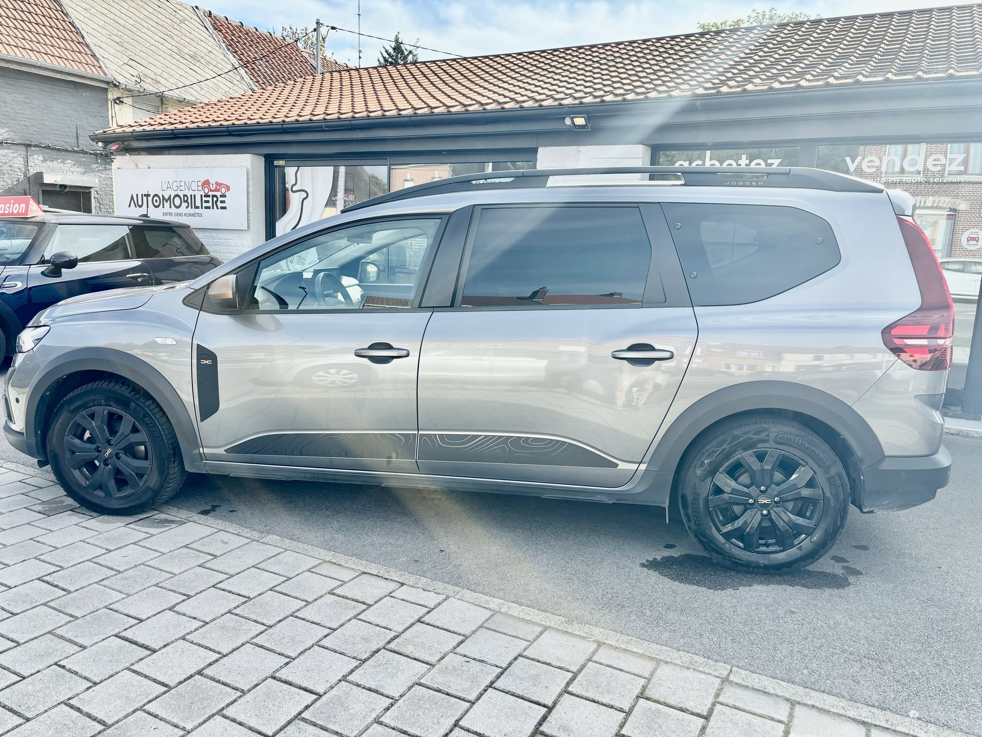 Dacia Jogger 1.6 HYBRID 140CV EXTREME 7 PLACES ( 49.800KM ) ( CAMERA DE RECUL ) ( Véhicule Français 1ERE MAIN ) ( Crochet d'attelage ) — 2
