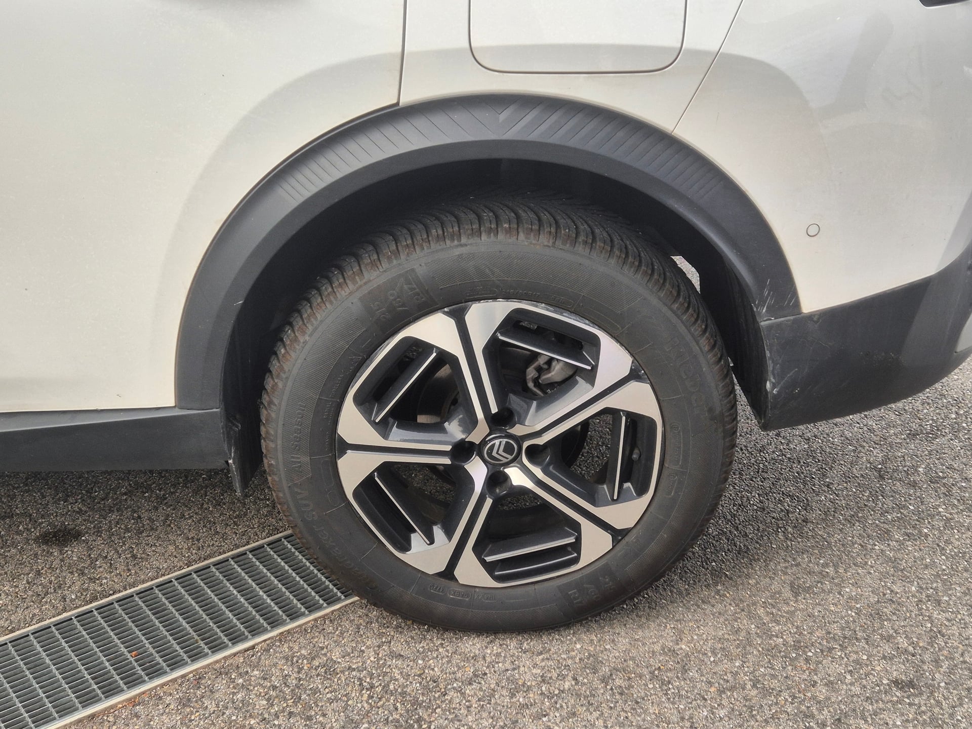 Citroen C3 AIRCROSS 1.2 Hybrid e-DSC6 145 cv MAX PLUS — 21