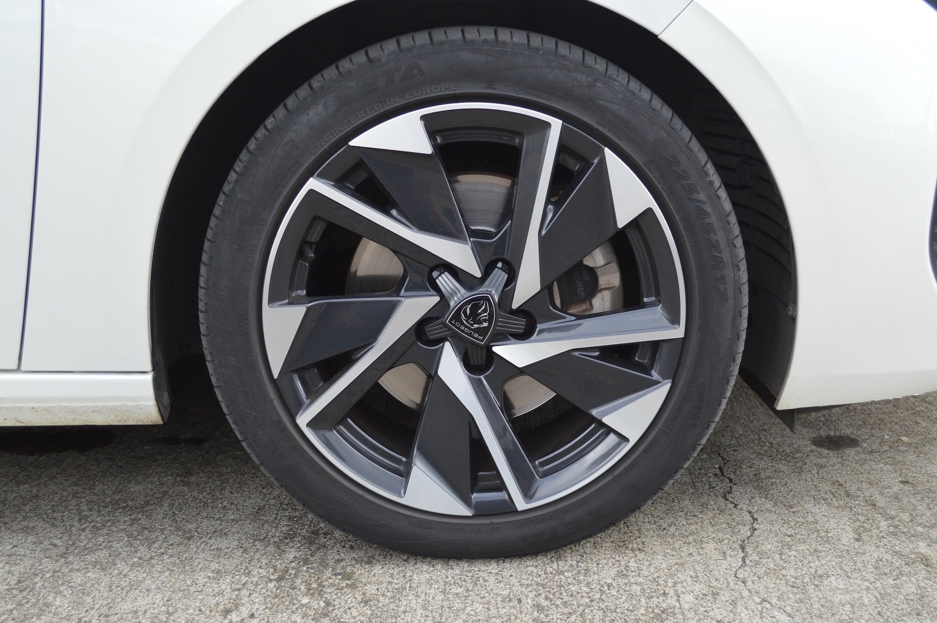 Peugeot 308 1.5 BlueHDi 130ch S&S Allure Pack EAT8 — 17