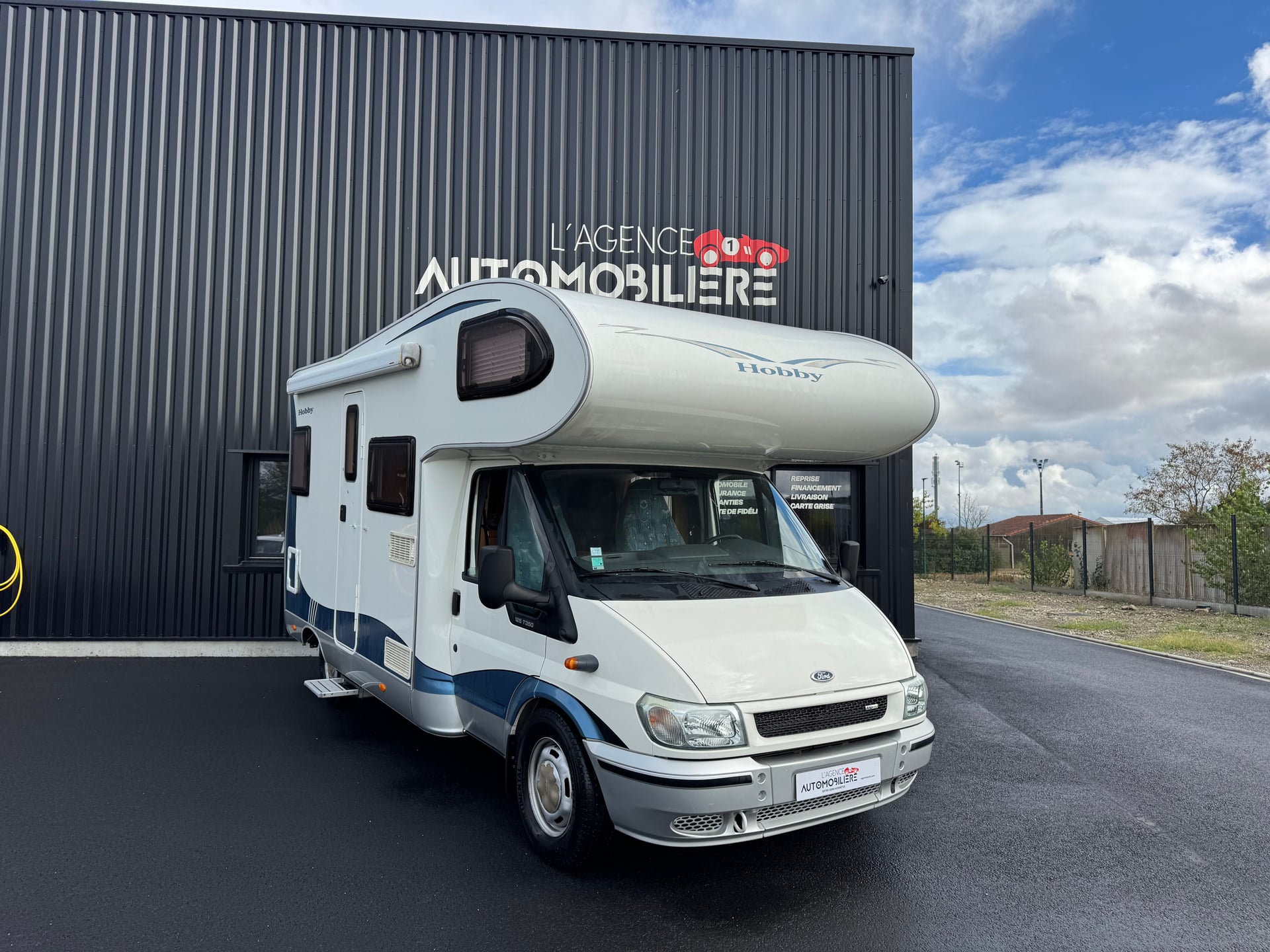 Ford Transit 2.0 Camping Car 125T350 HOBBY 22500km d'origine — 2