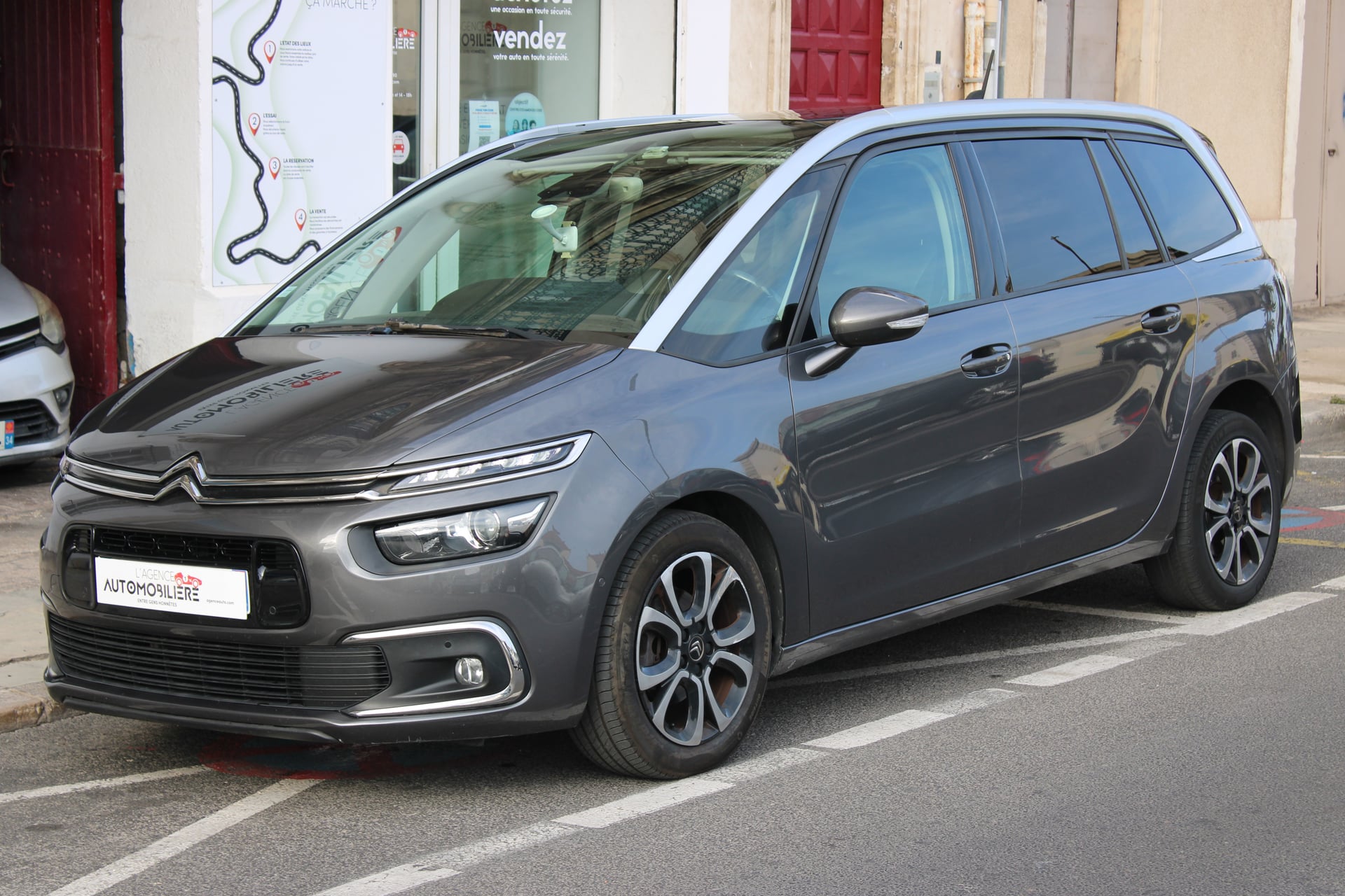 Citroen Grand C4 SpaceTourer 130 S&S EAT8 SHINE PACK ( Toit panoramique, Caméra de recul, Coffre électrique ... )