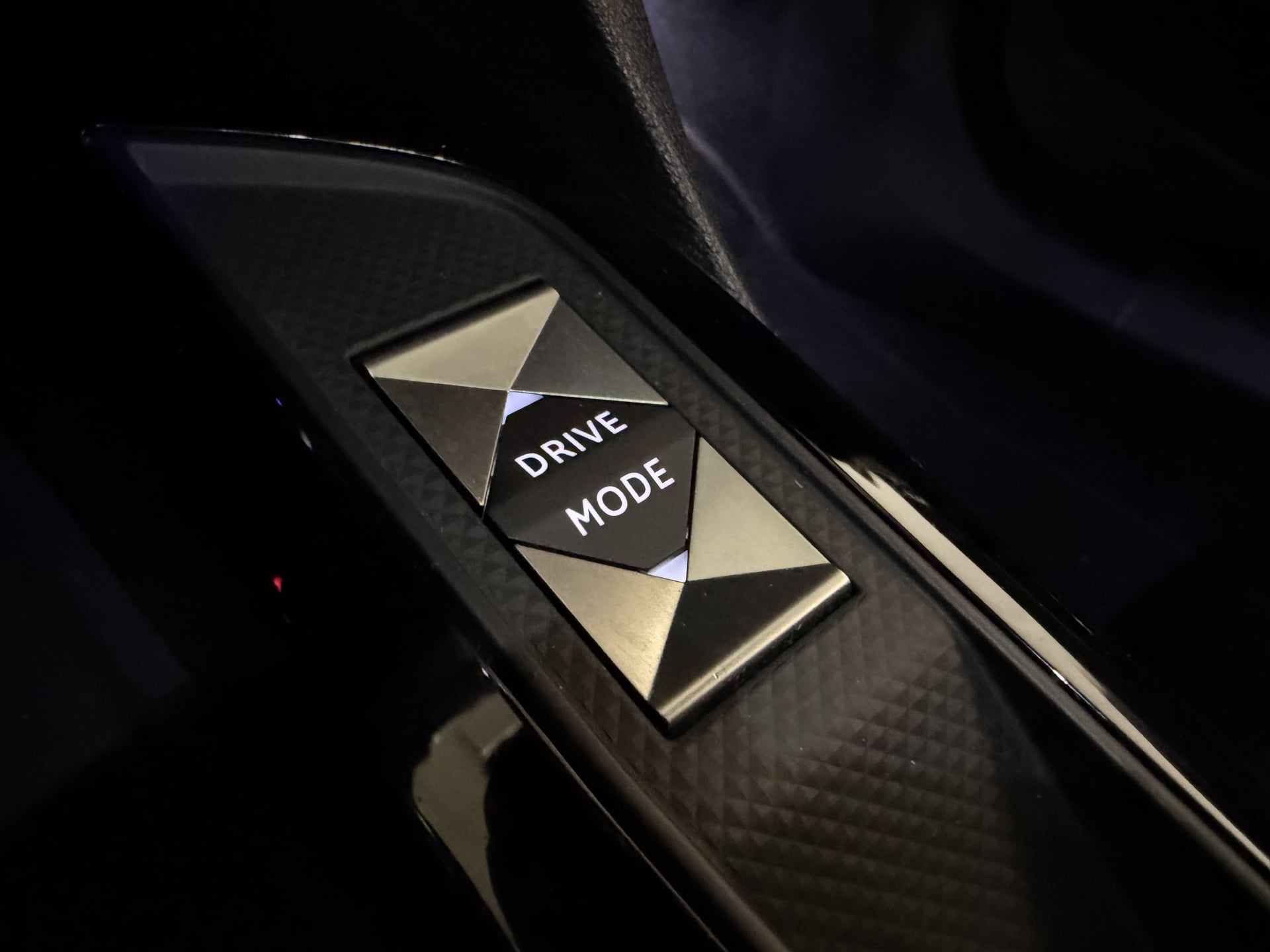 DS DS3 CBACK 1.2 THP 12V EAT8 S&S 131 cv Boîte auto — 26