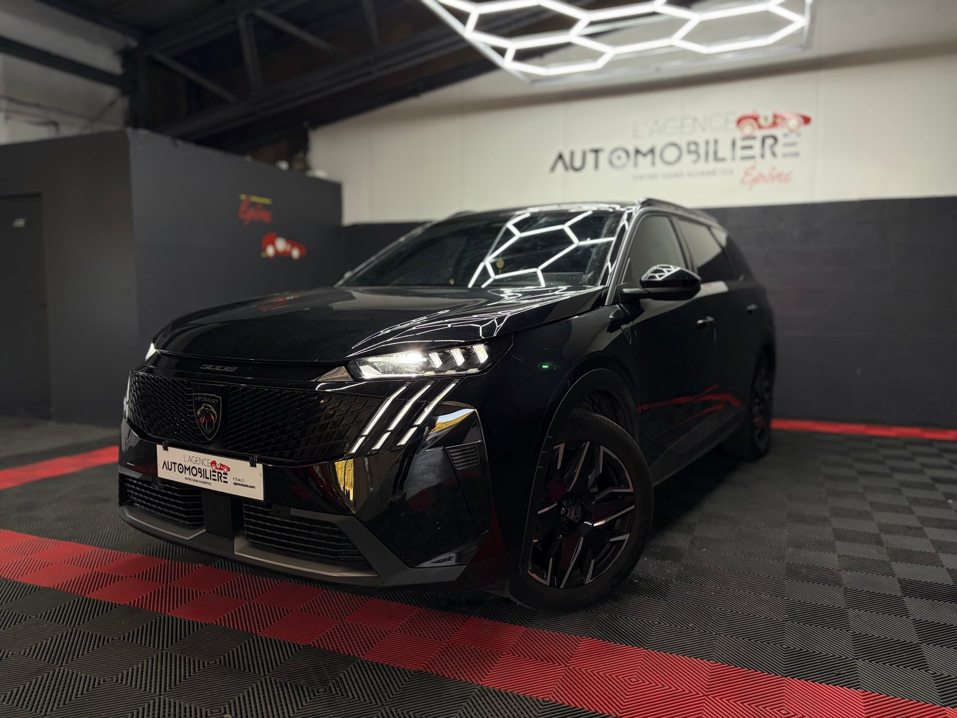 Peugeot 5008 HYBRID 136 E-DCS6 GT
