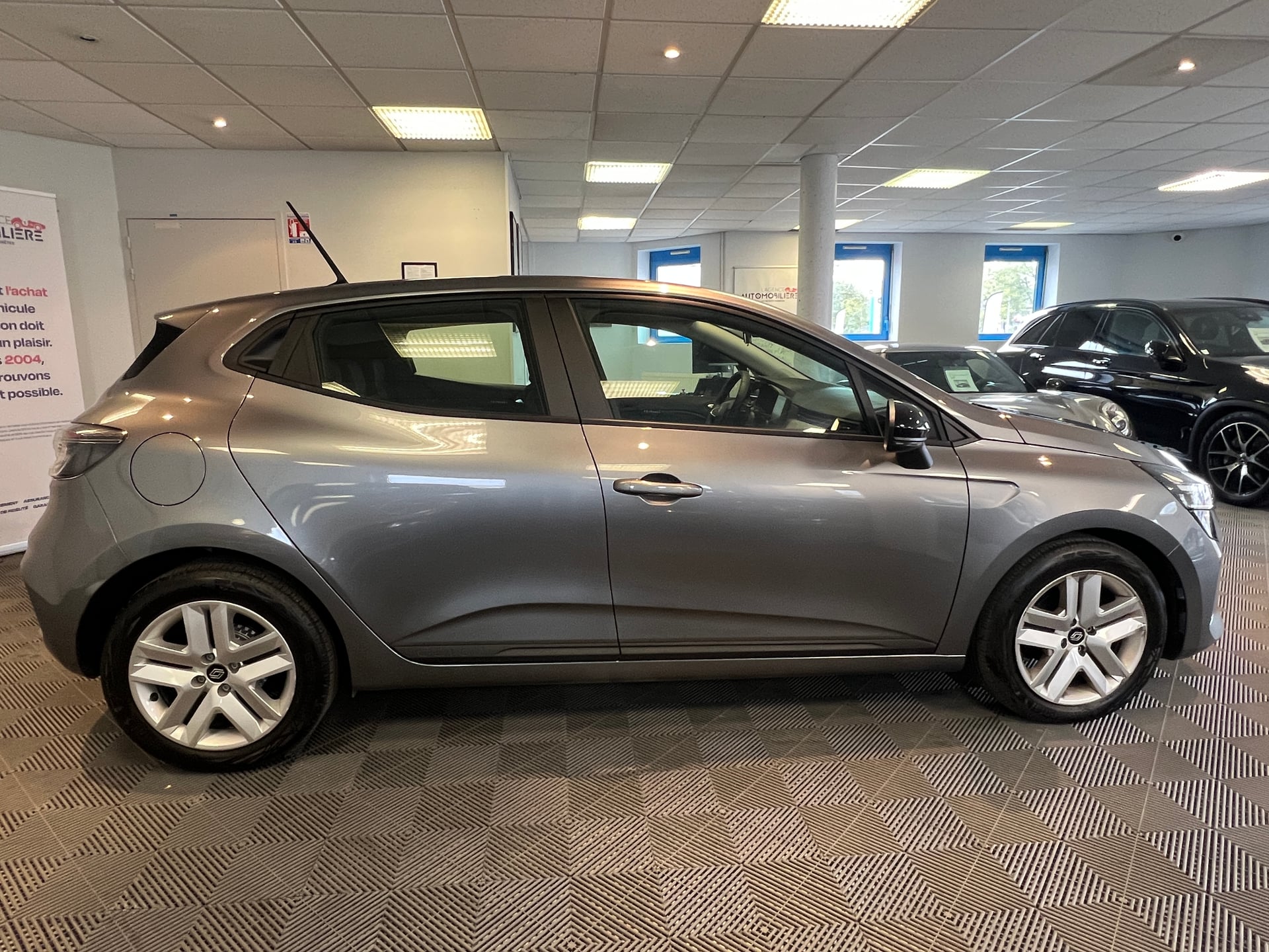 Renault Clio V 5 Phase 2 1.0 TCe 90 CV Evolution 10 000 km - 1ère main - CarPlay Sans Fil - Radar AR — 24