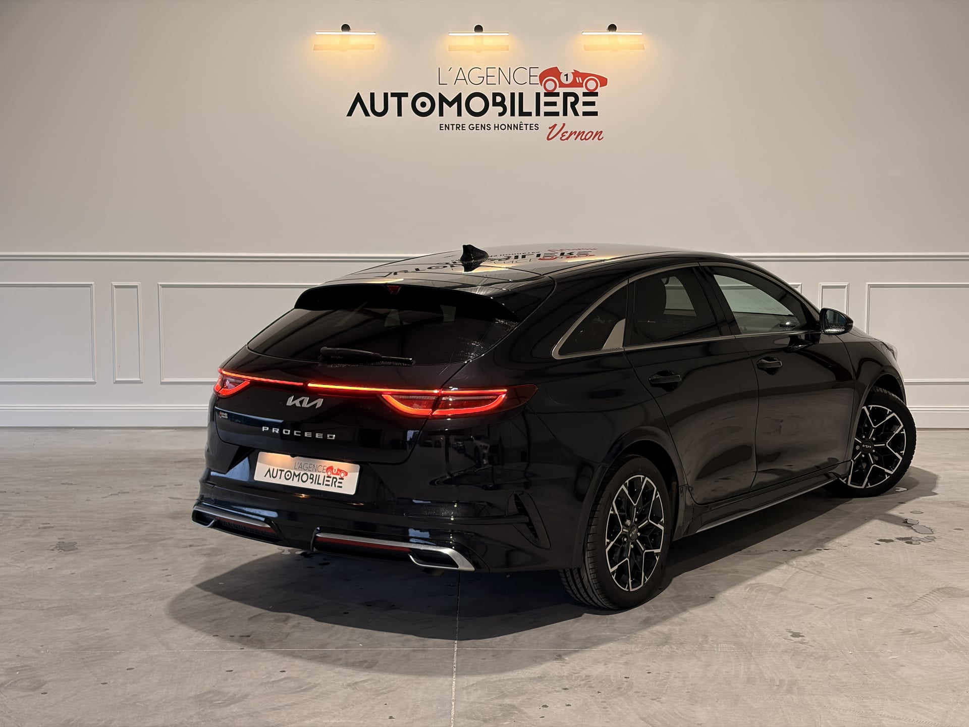Kia ProCeed III (2) 1.5 T-GDI 160 GT LINE BVM6 — 2