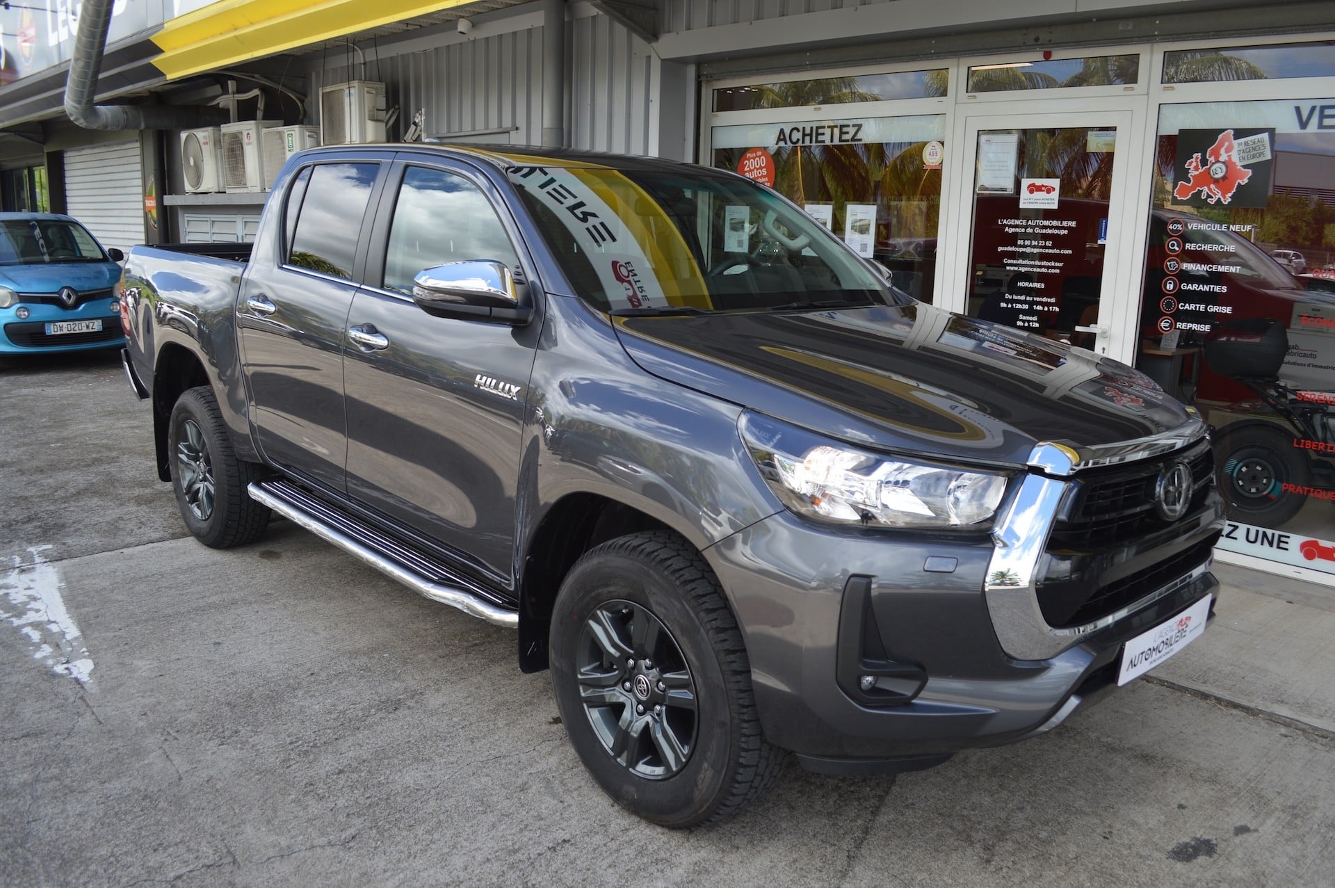 Toyota Hilux DBLE CAB 4WD 2.4 150 D-4D BVA LEGENDE — 2