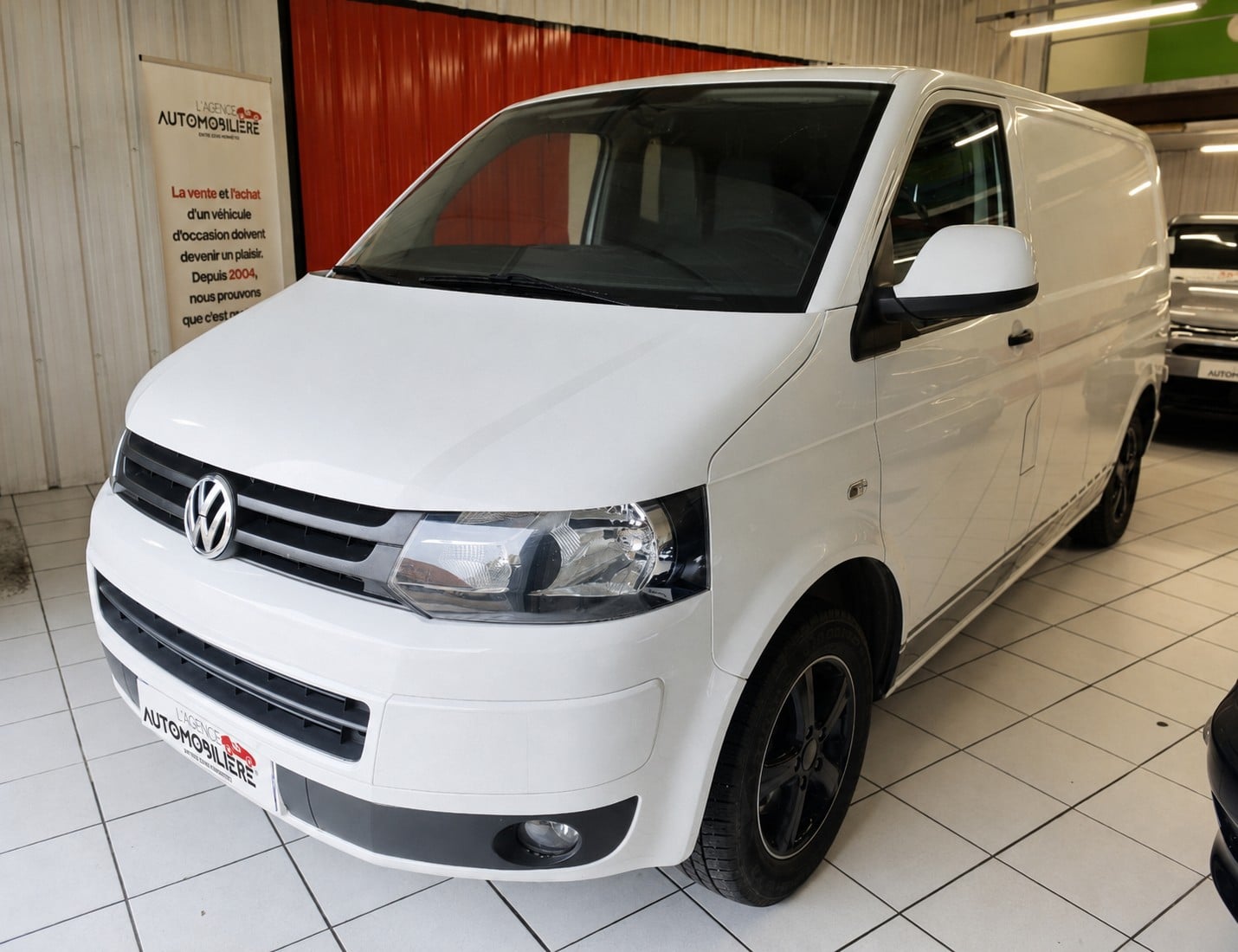 Volkswagen Transporter VOLKSWAGEN TRANSPORTER 2.0L TDI 102CV T5.2 AMÉNAGÉ UTILITAIRE ATTELAGE