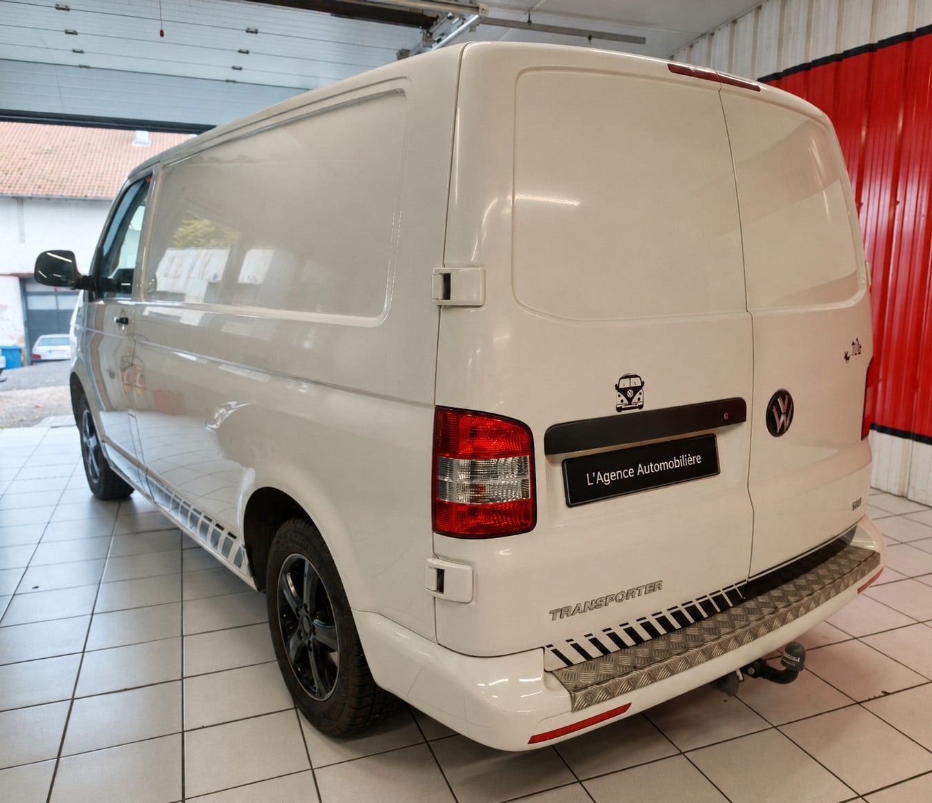 Volkswagen Transporter VOLKSWAGEN TRANSPORTER 2.0L TDI 102CV T5.2 AMÉNAGÉ UTILITAIRE ATTELAGE — 2