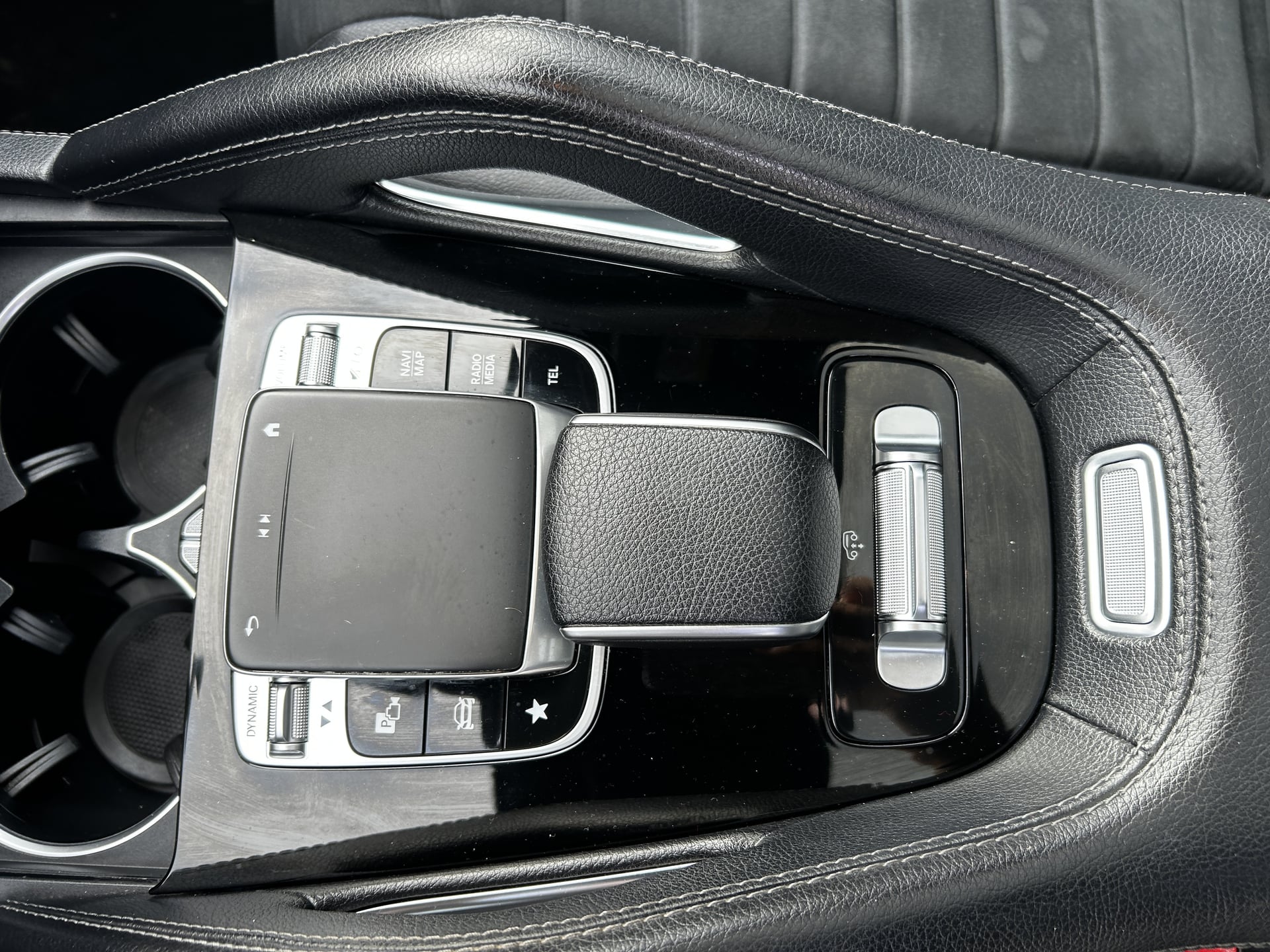 Mercedes-Benz Classe GLE 400D 2.9 330 ch 4 MATIC BVA9 AMG Line 7 places — 40