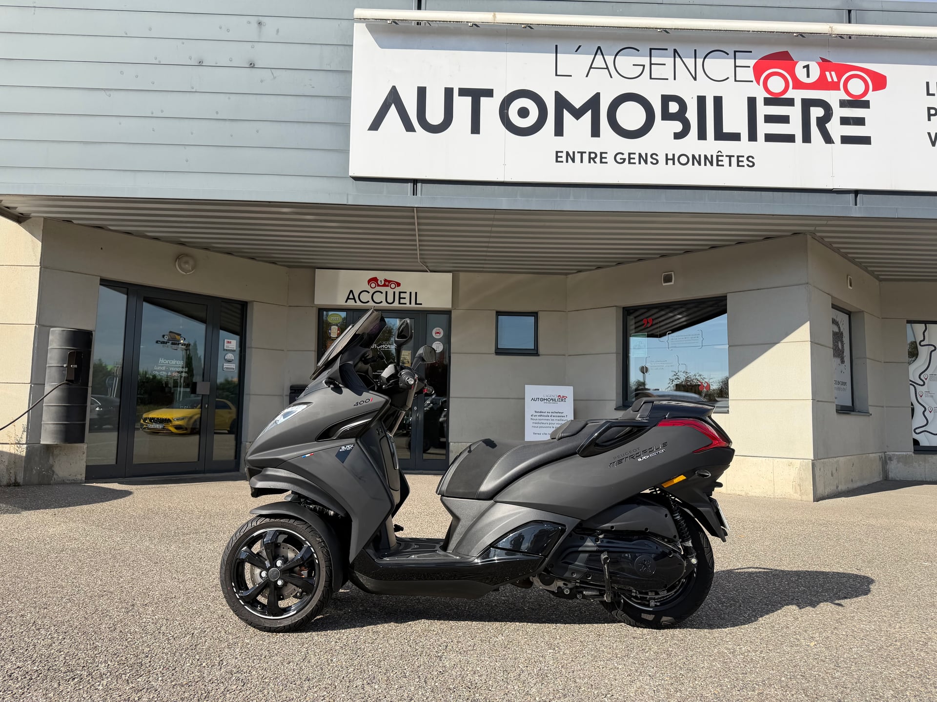 Peugeot Metropolis 400 Black Éditions — 2