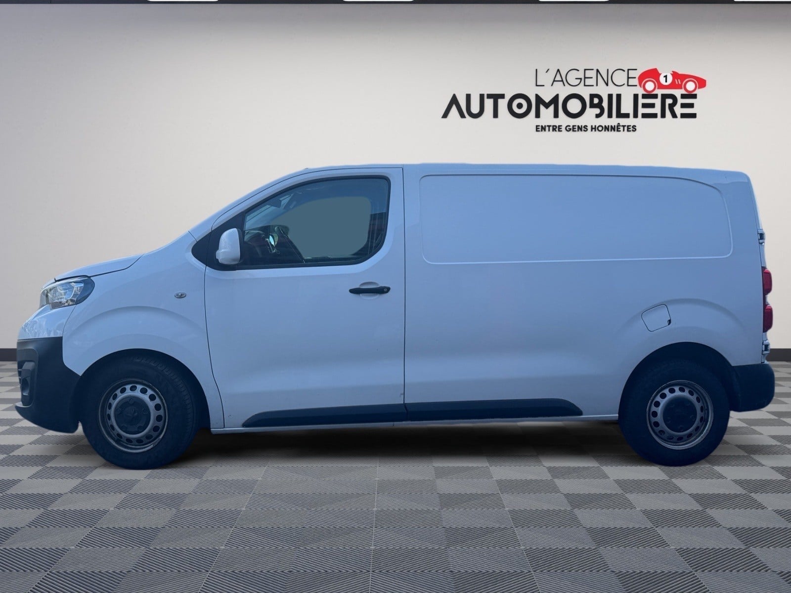 Peugeot Expert Fourgon Standard 2.0 BlueHDi 120ch Premium Pack S&S — 2