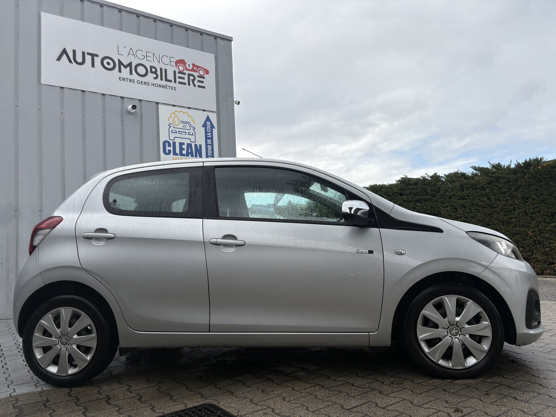 Peugeot 108 5 Portes 1.2 VTi 12V 82 cv finition style — 2