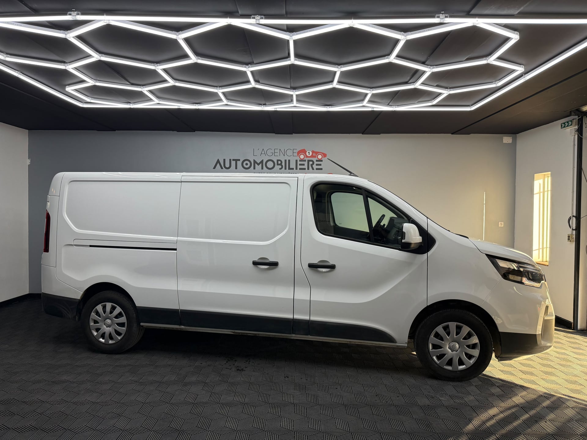 Nissan Primastar L2H1 2.0 dCi 150 Ch - TVA RÉCUPERABLE — 2
