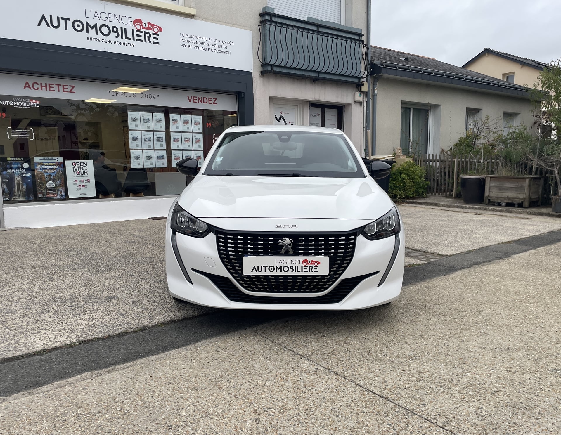 Peugeot 208 100cv EAT8 S&S - Boîte auto Allure — 2