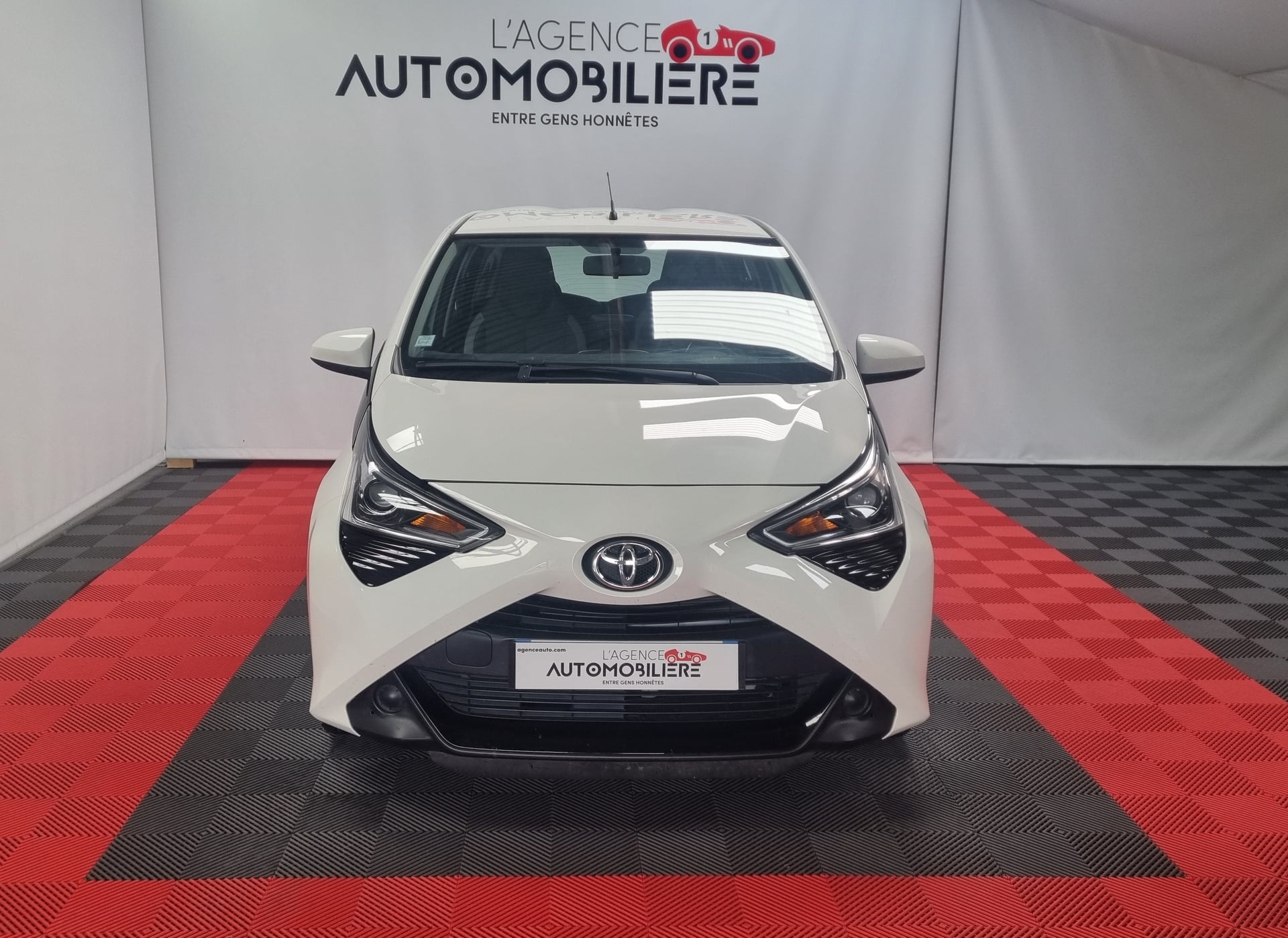 Toyota Aygo X-PLAY 1.0 ESSENCE 5 PORTES — 2