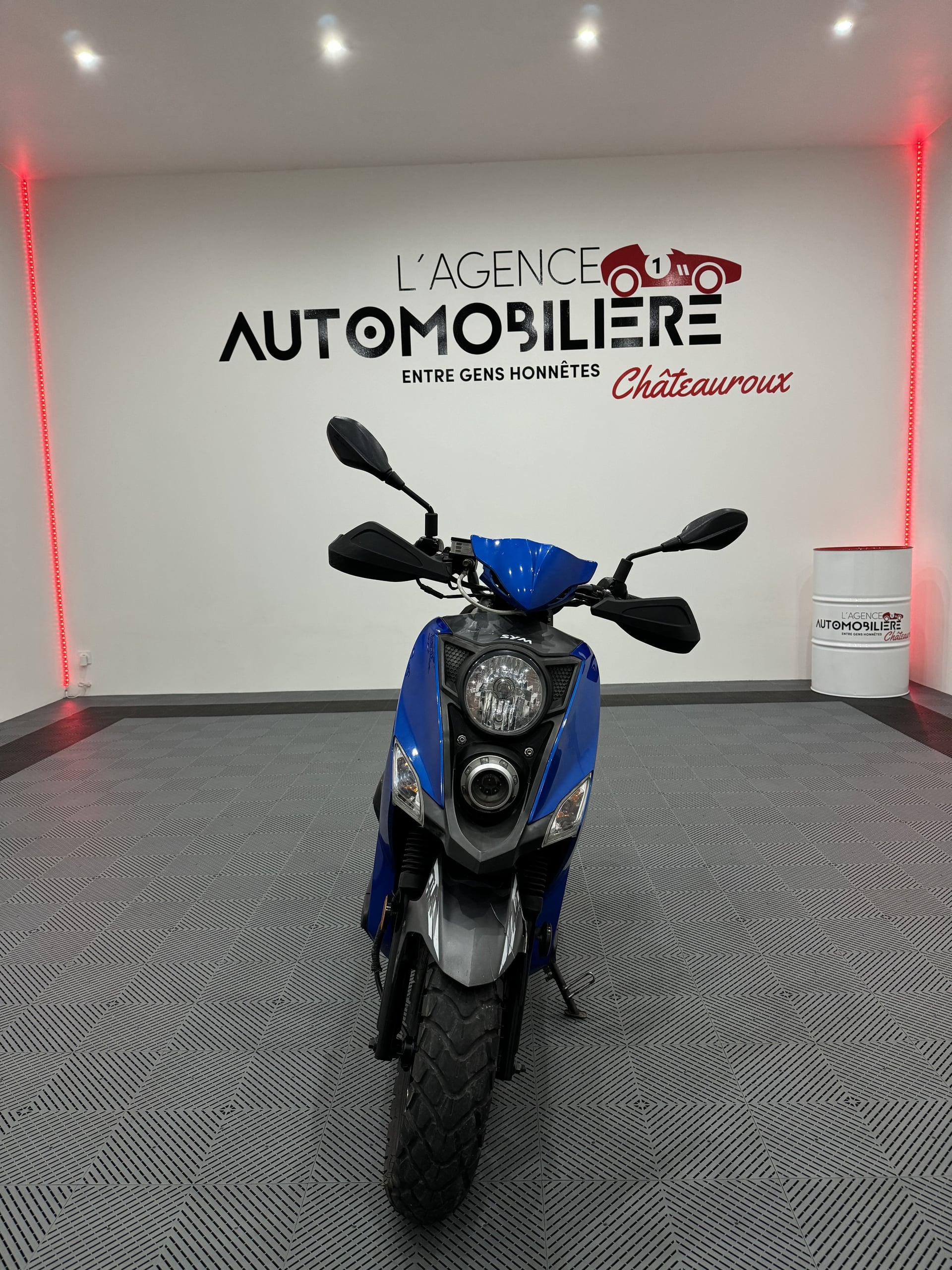 SYM CROX SCOOTER 50cm3 DEMARRAGE ELECTRIQUES+KICK/COFFRE SOUS LA SELLE/COUPE CIRCUIT/DISQUE AV/13 500 KM/1ere MAIN — 2