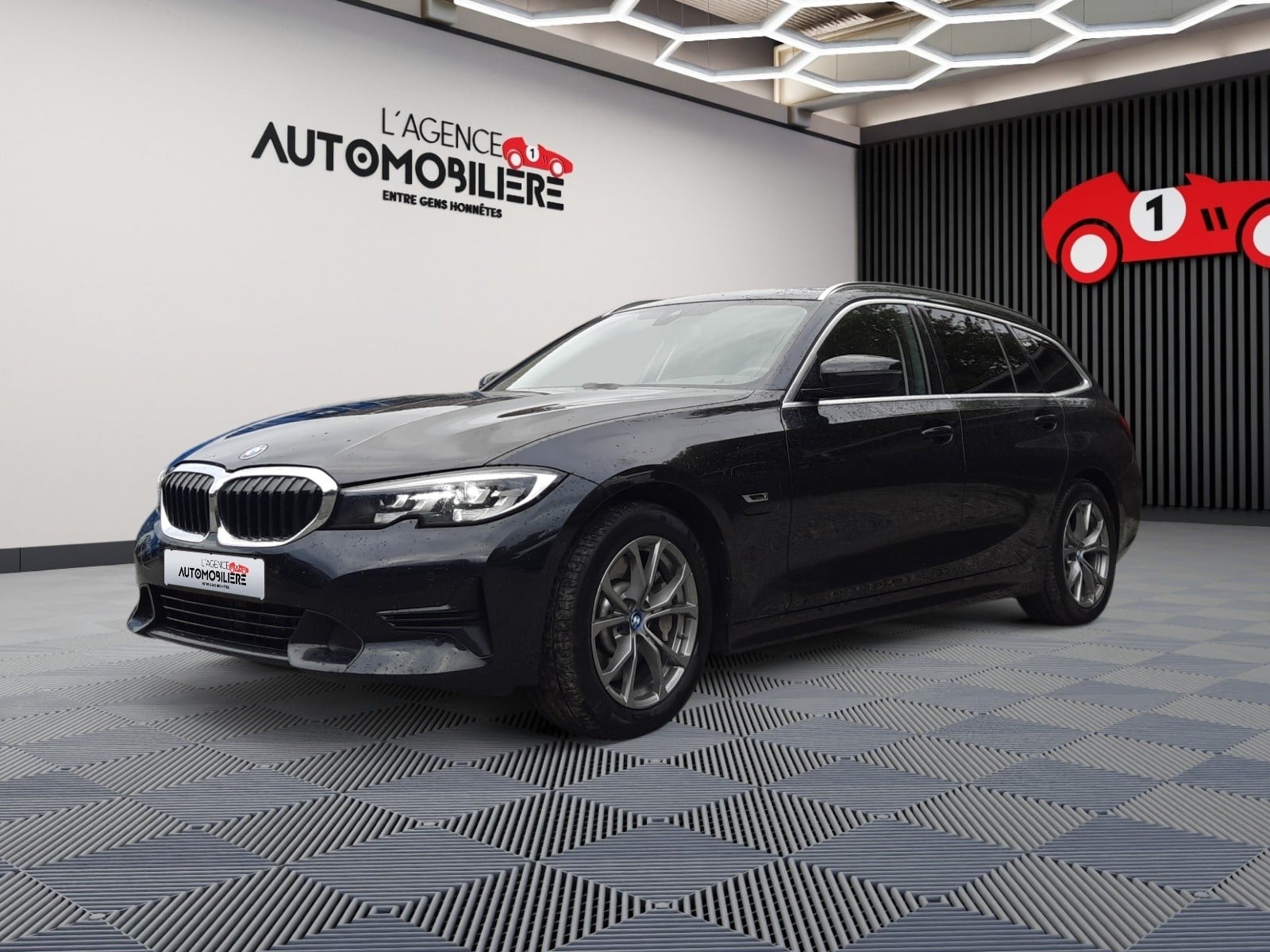 BMW Série 3 Touring 330e PHEV Pack M int 2.0i 184Ch Boite ZF8/ Garantie 12 Mois