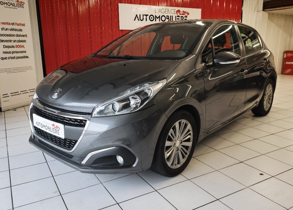 Peugeot 208 PEUGEOT 208 1.2L VTI SIGNATURE DISTRIBUTION FAITE ANDROIDAUTO APPLE CARPLAY REGULATEUR DE VITESSE