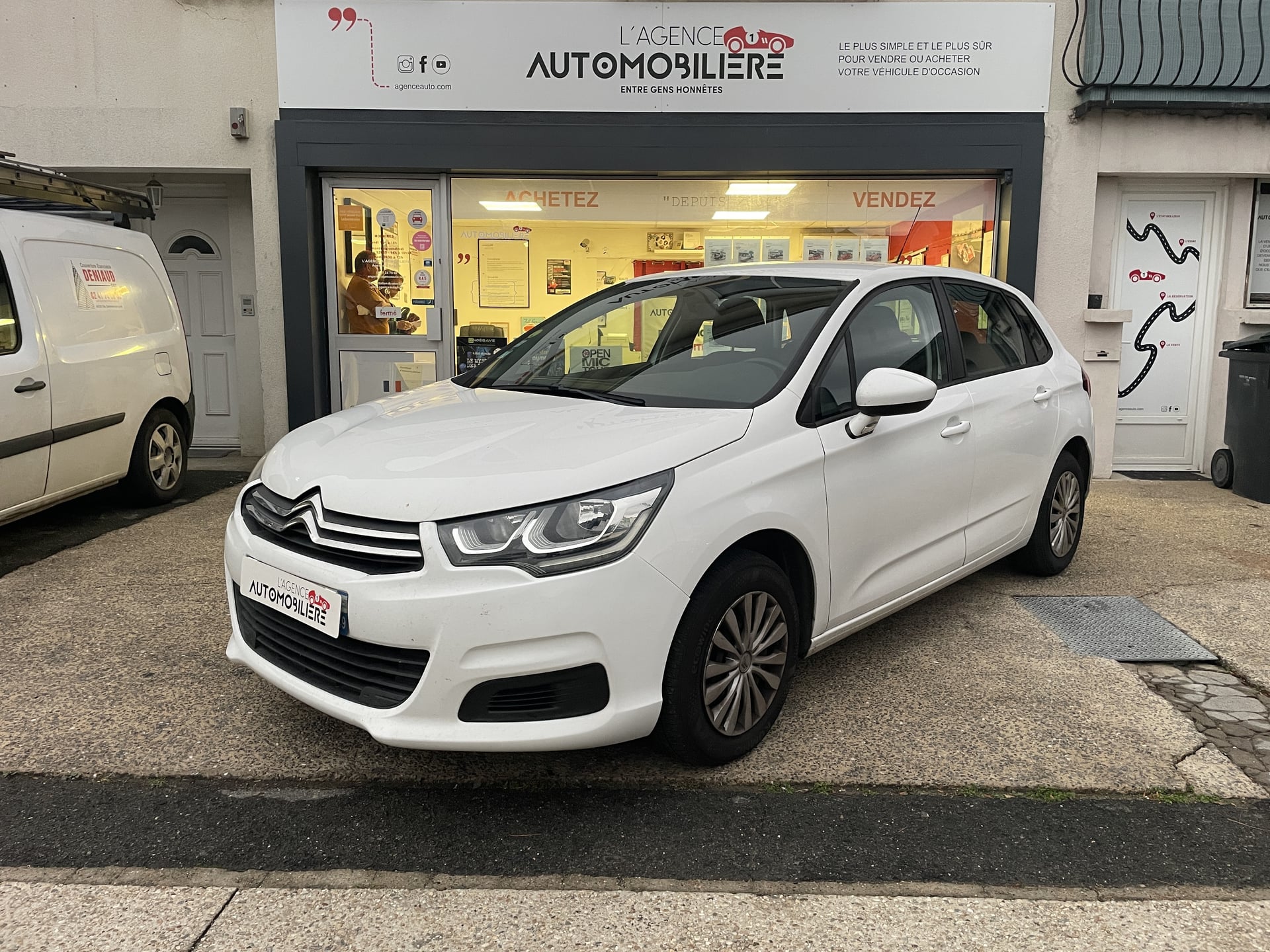 Citroen C4 1.6 BlueHDi 100 cv LIVE - DISTRIBUTION À JOUR ATTELAGE