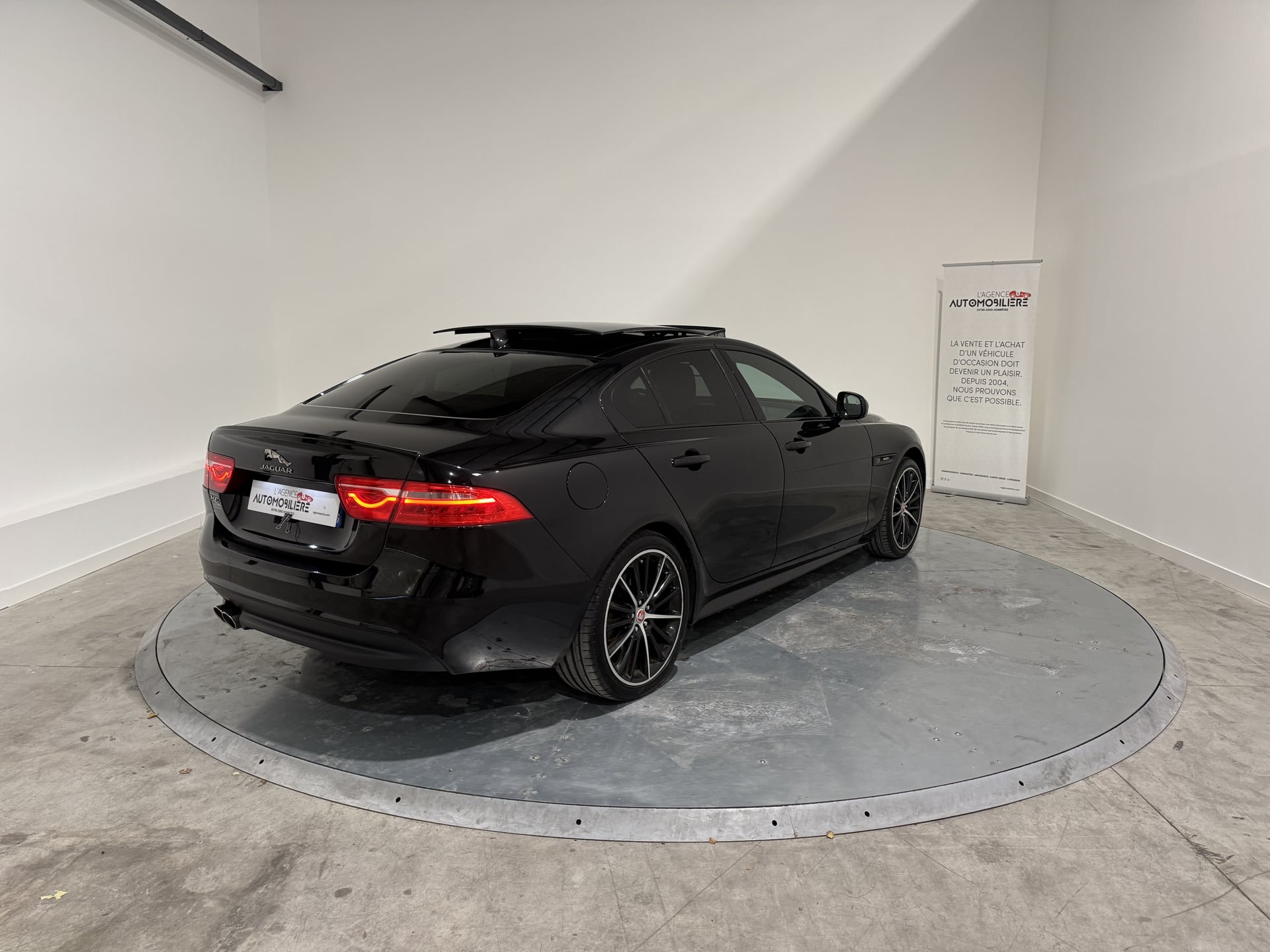 Jaguar XE 2.0D 180ch BVA8 4x4 R-Sport Distri renforcée — 2